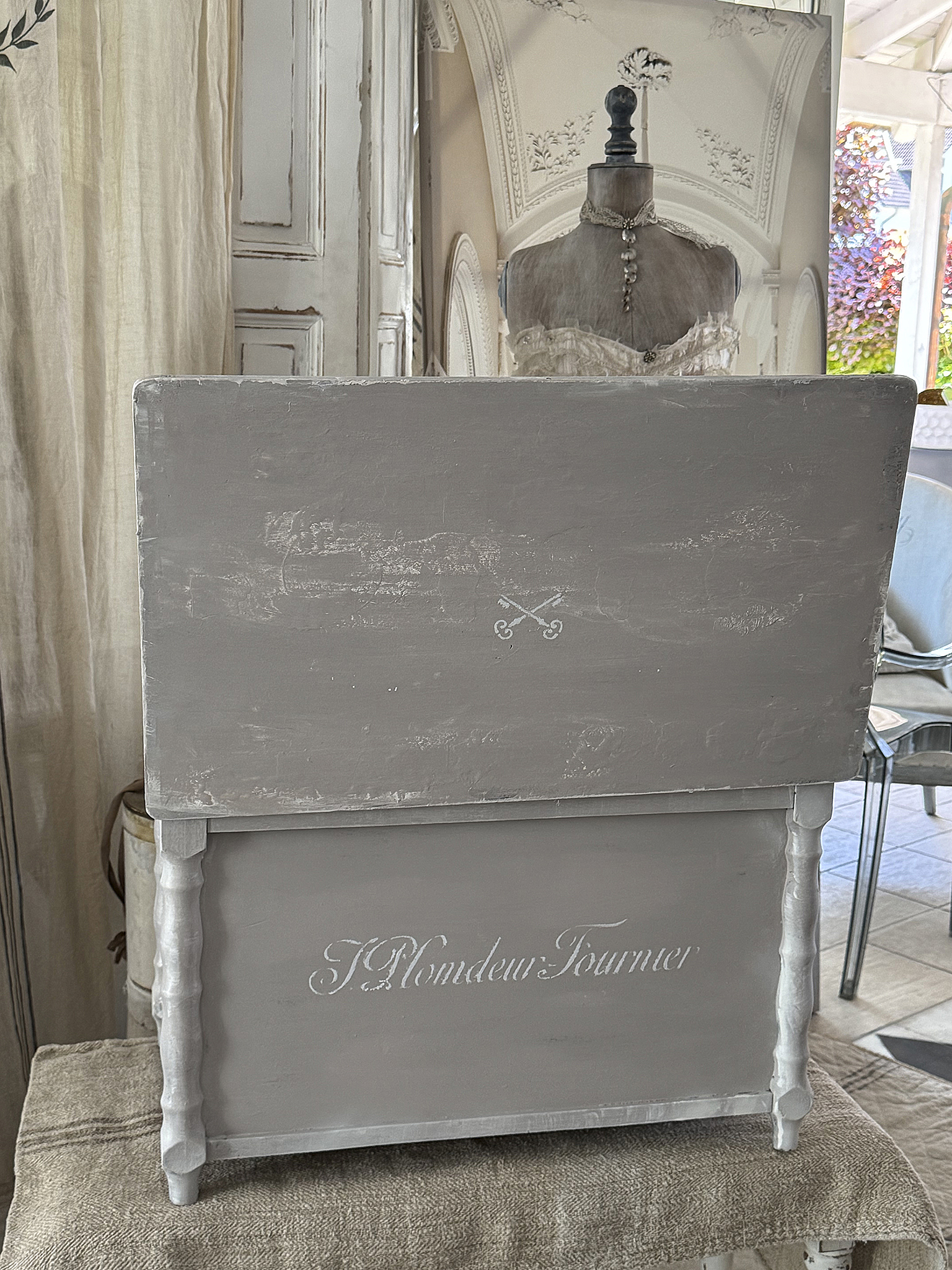 Alte Sitztruhe/Klapptruhe in taupe-weiß*** Alte Sitztruhe/Klapptruhe in taupe-weiß***