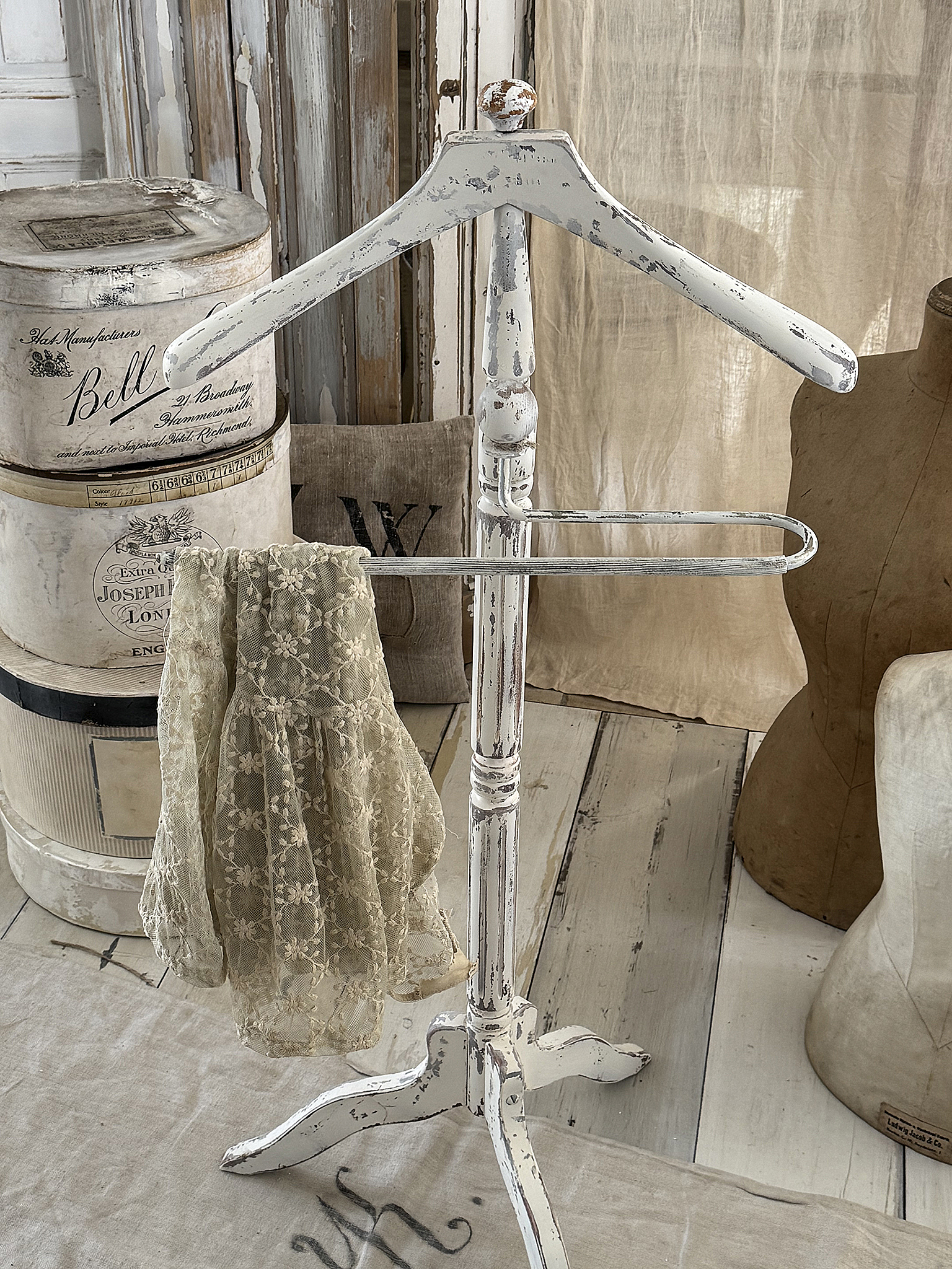 Stummer Diener im Shabbykleid***