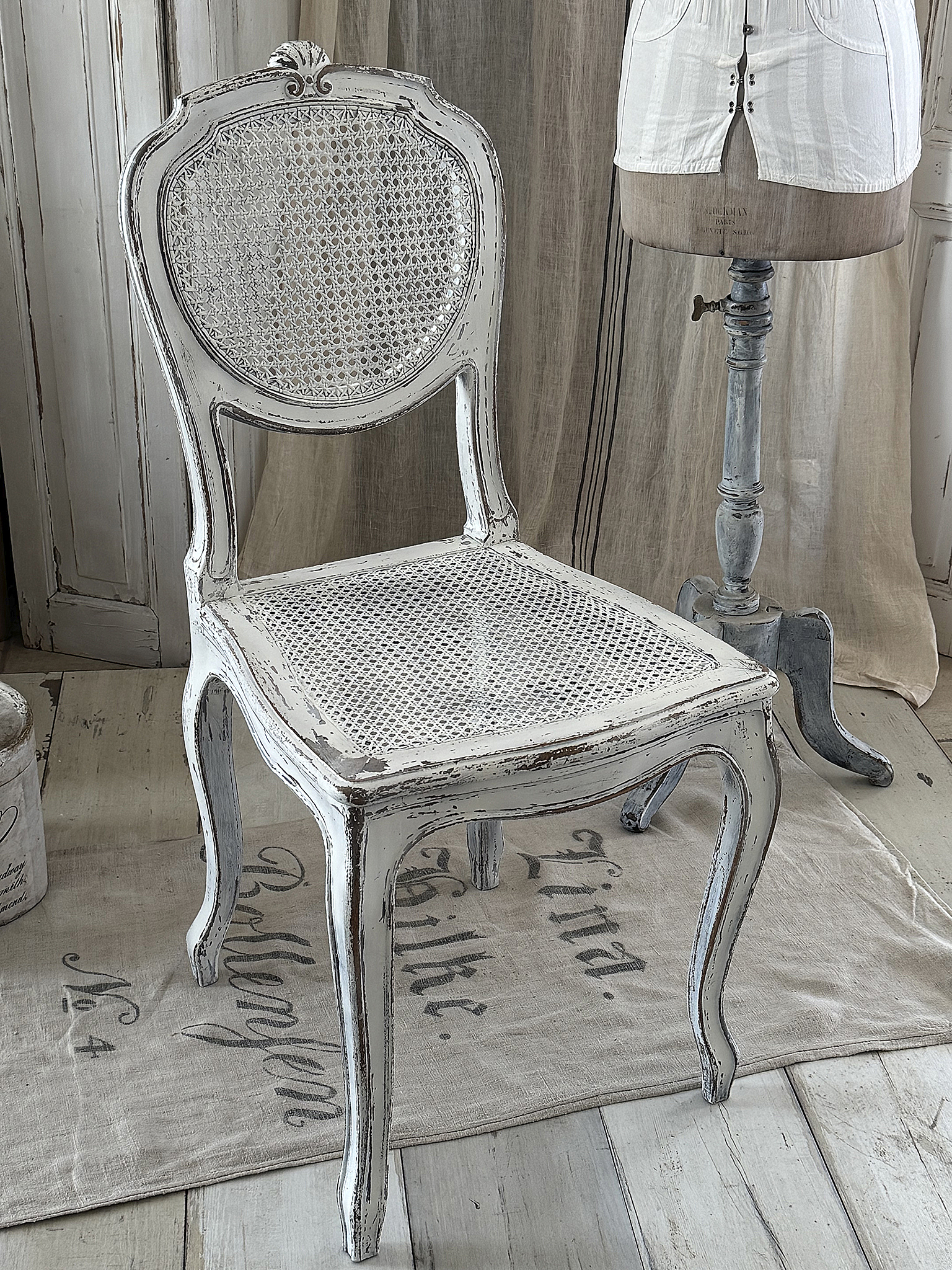 Zarter antiker Chippendale-Stuhl mit Wiener Geflecht – voller Anmut und Charme***