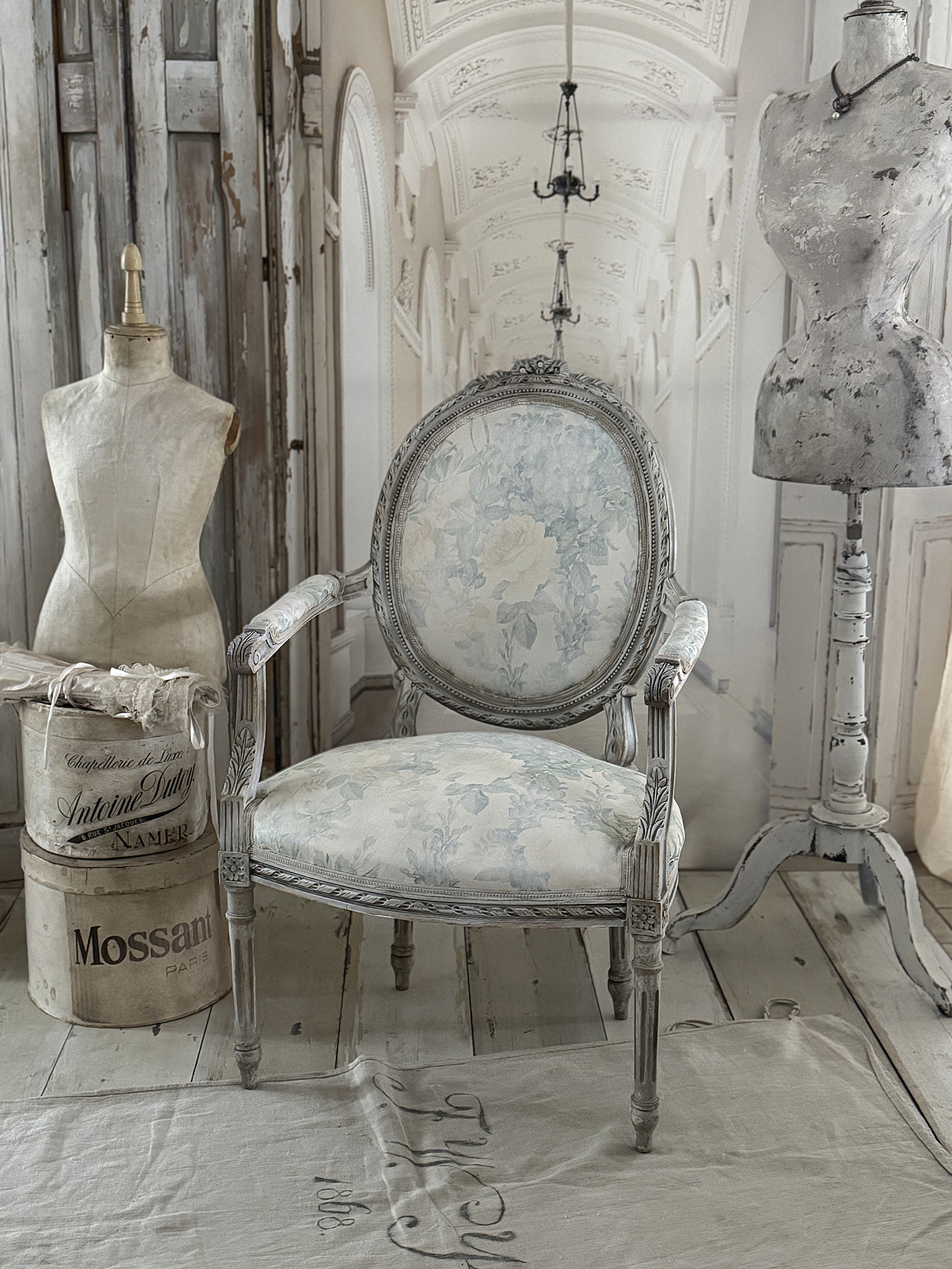 Romantischer Vintage-Armlehnsessel – ein Einzelstück mit Seele***