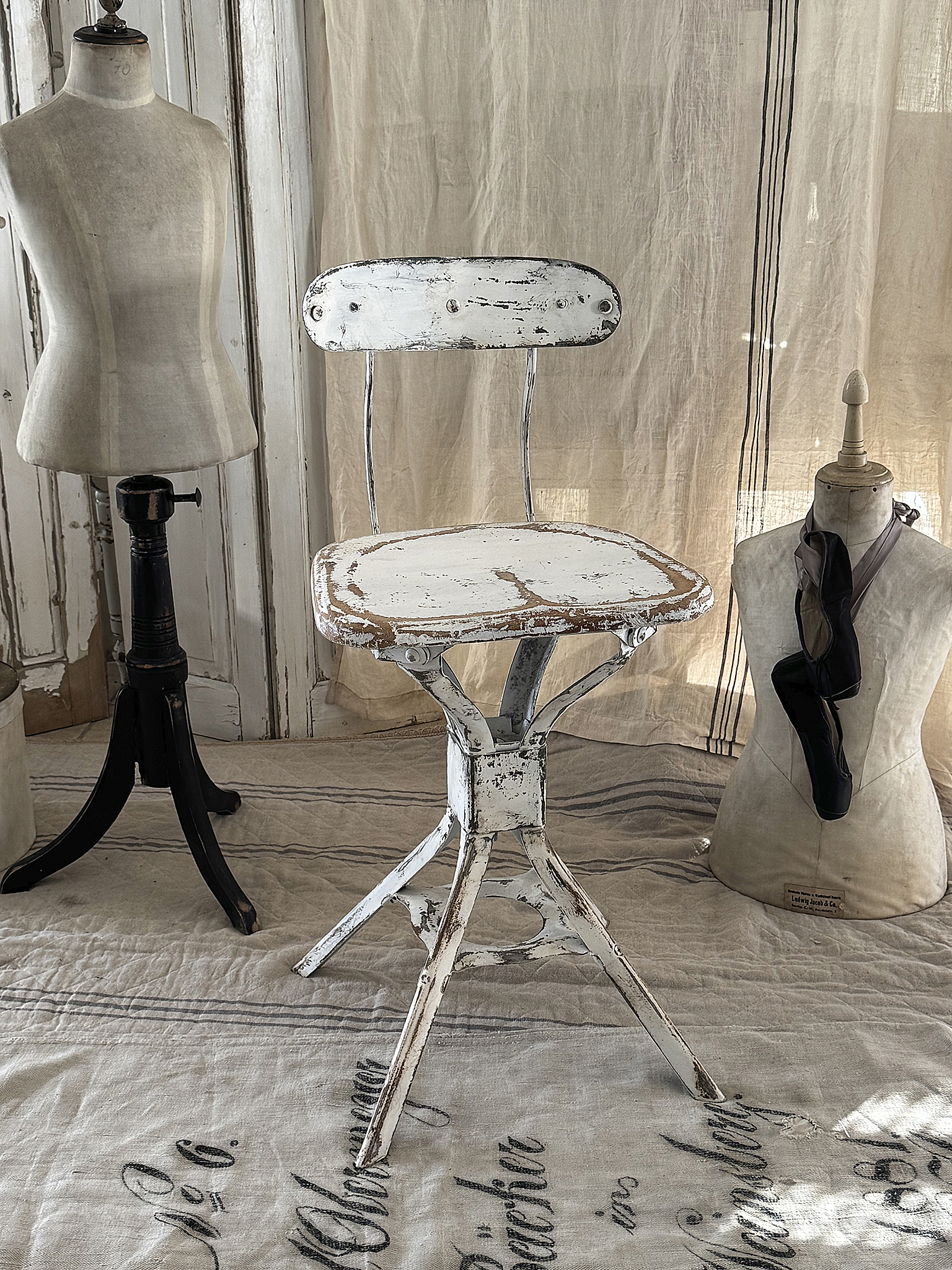 Alter Werkstatt-Loft Stuhl im Shabbykleid***