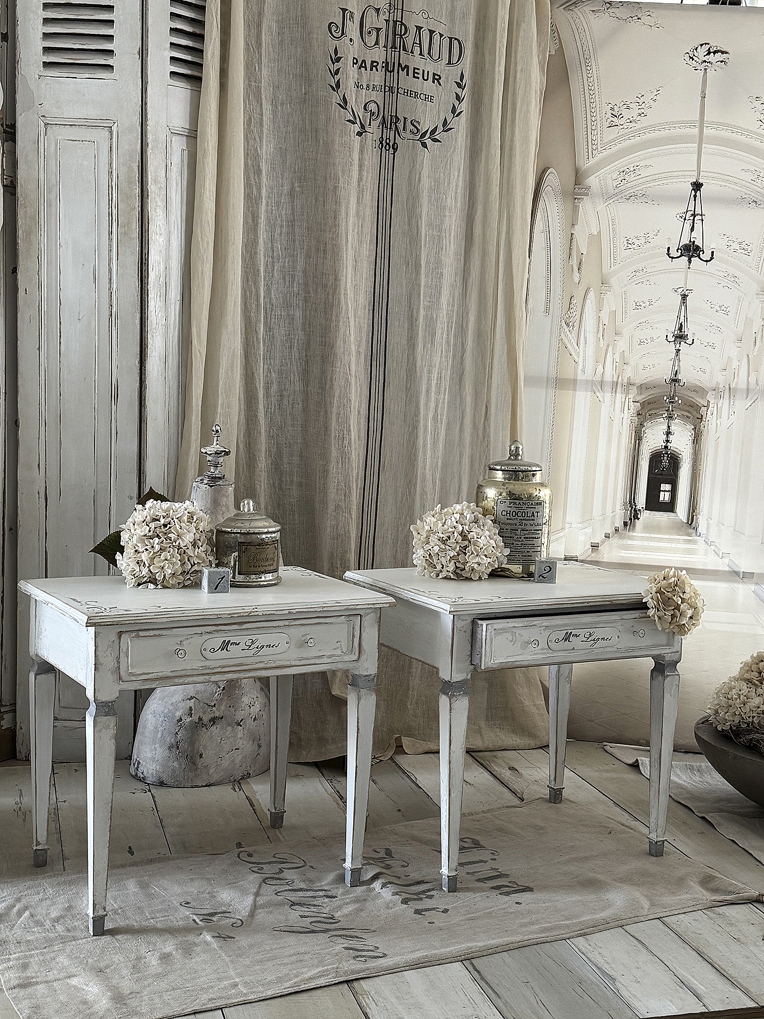 Charmantes Beistelltischchen „Madame Lignes“ im eleganten Shabby-Look***