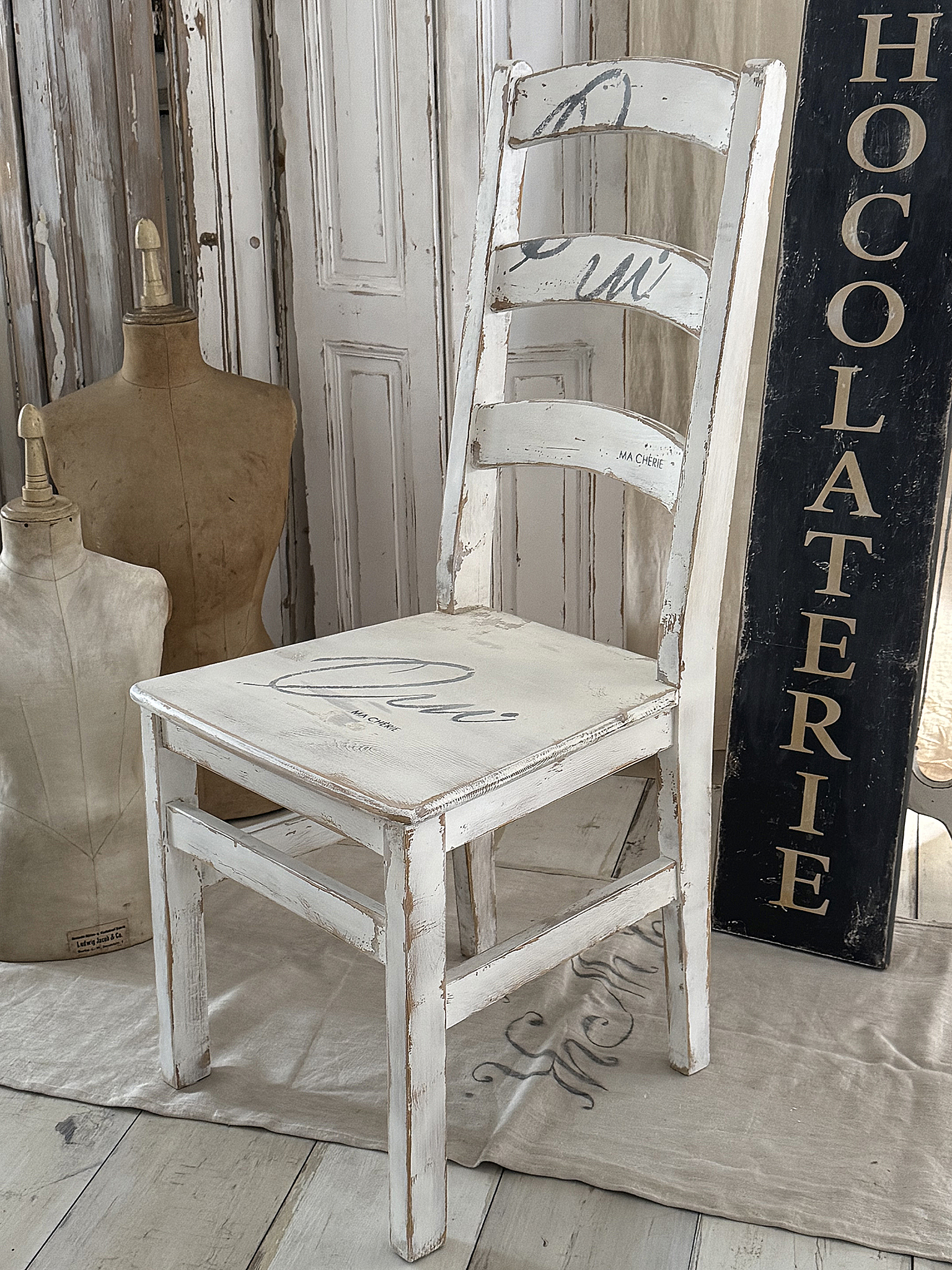 Hoher Holzstuhl Qui Ma Cherie***