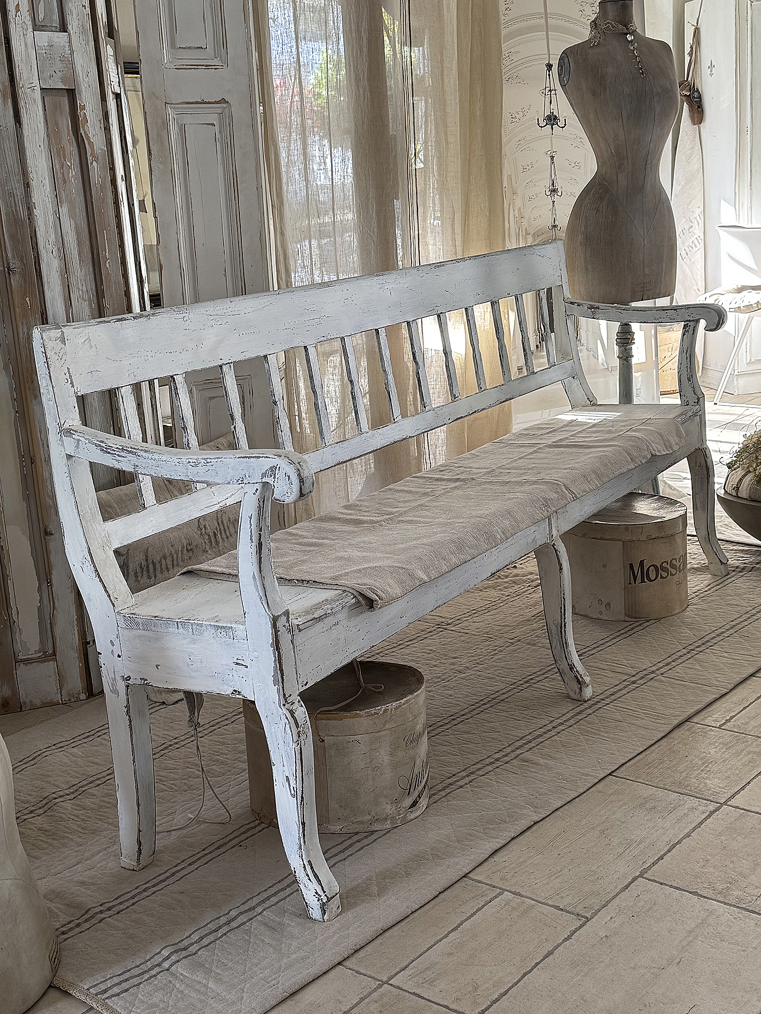 Antike, lange Biedermeierbank mit Armlehnen Liebhaberstück***