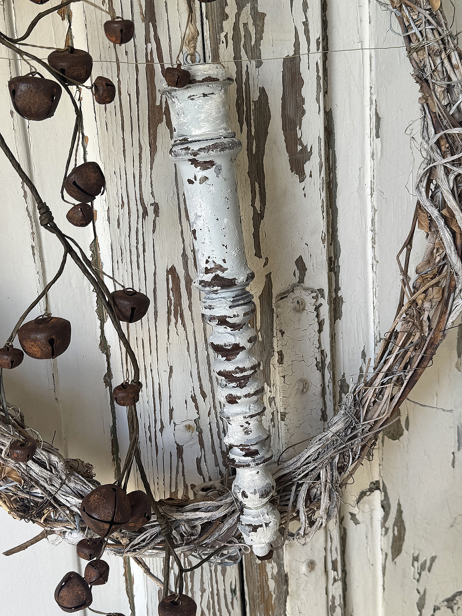 Zauberhafter ovaler Schellenkranz mit antikem Holzstab und sanften Elfenklängen – Romantischer Shabby Chic mit nostalgischem Charme***