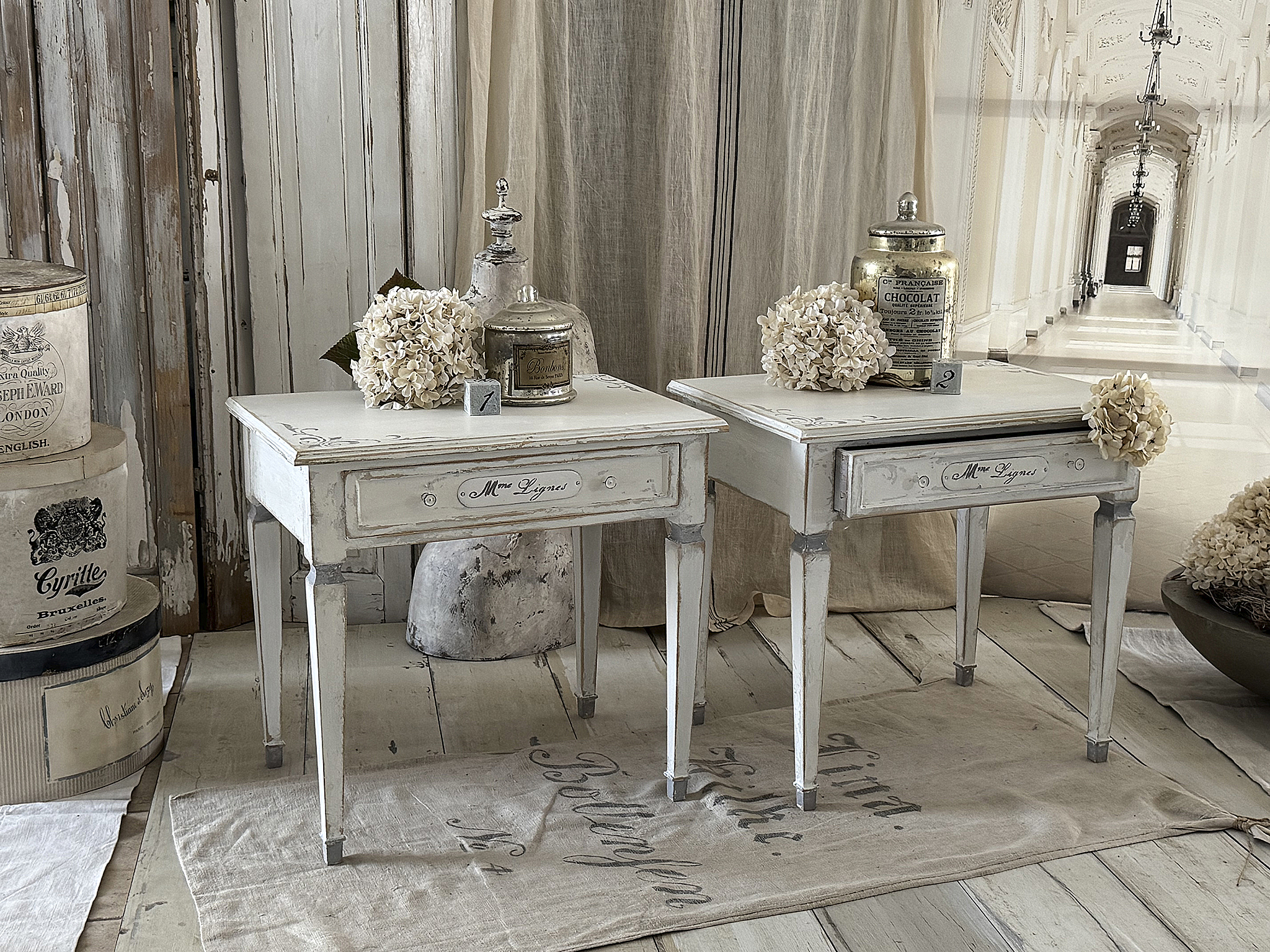 Charmantes Beistelltischchen „Madame Lignes“ im eleganten Shabby-Look***