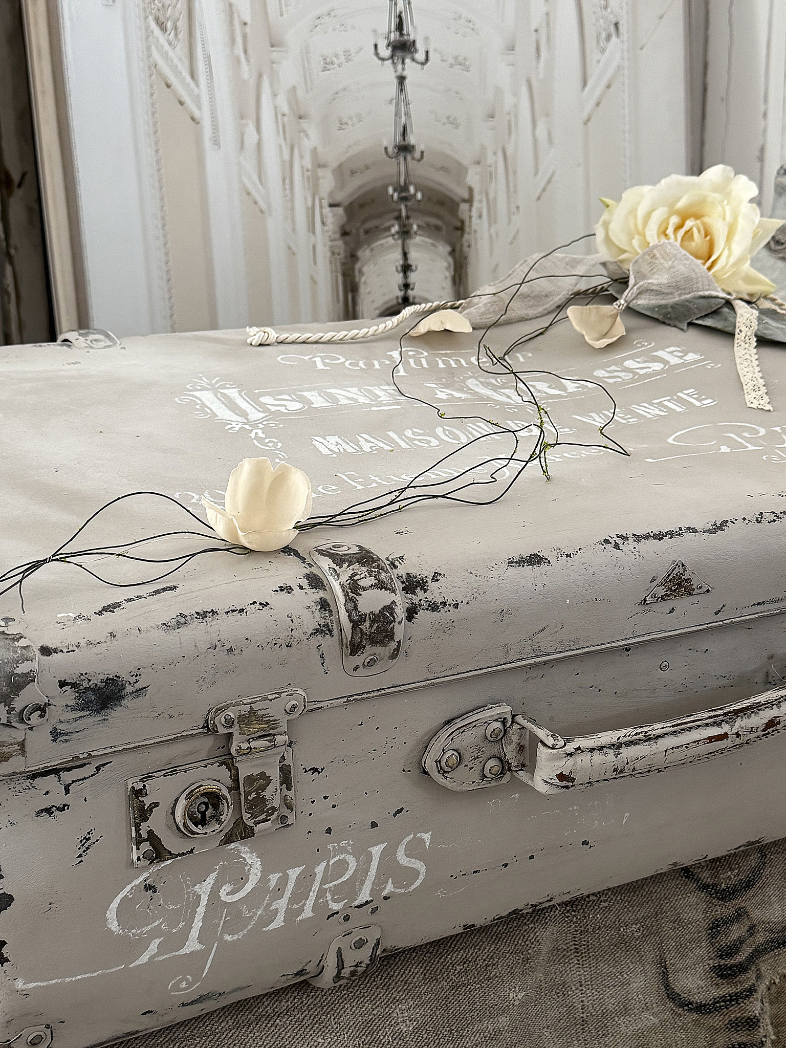 Alter Hartschalenkoffer im charmanten Shabby-Chic – romantisches Einzelstück***