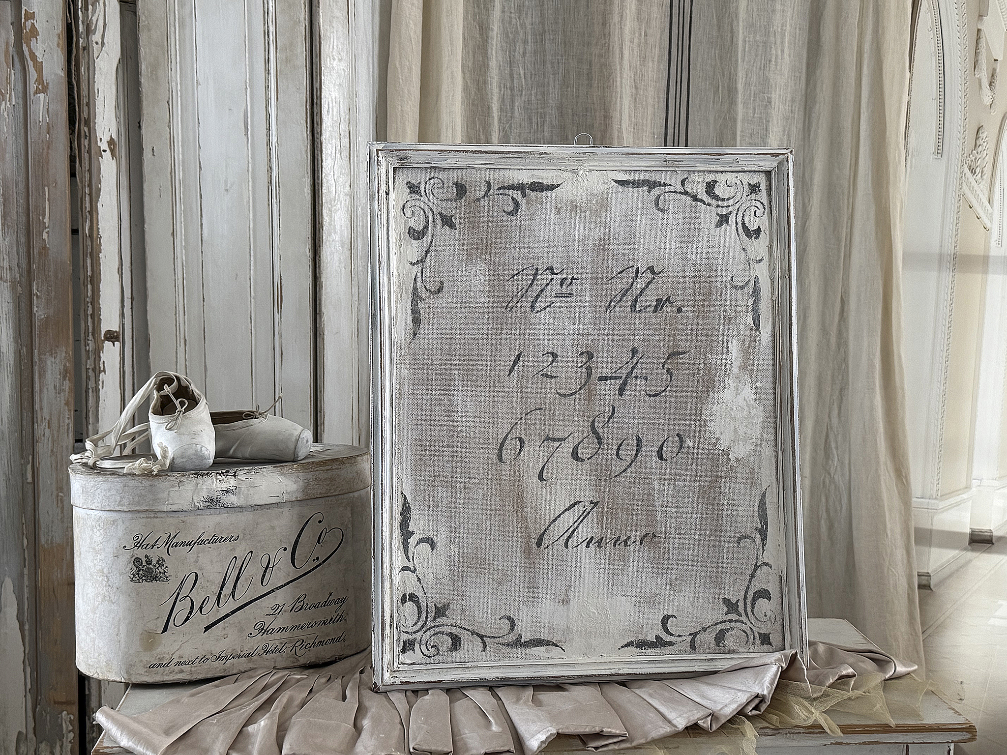 Altes Leinwandbild „Vintage-Zahlen“ im Shabby-Rahmen***