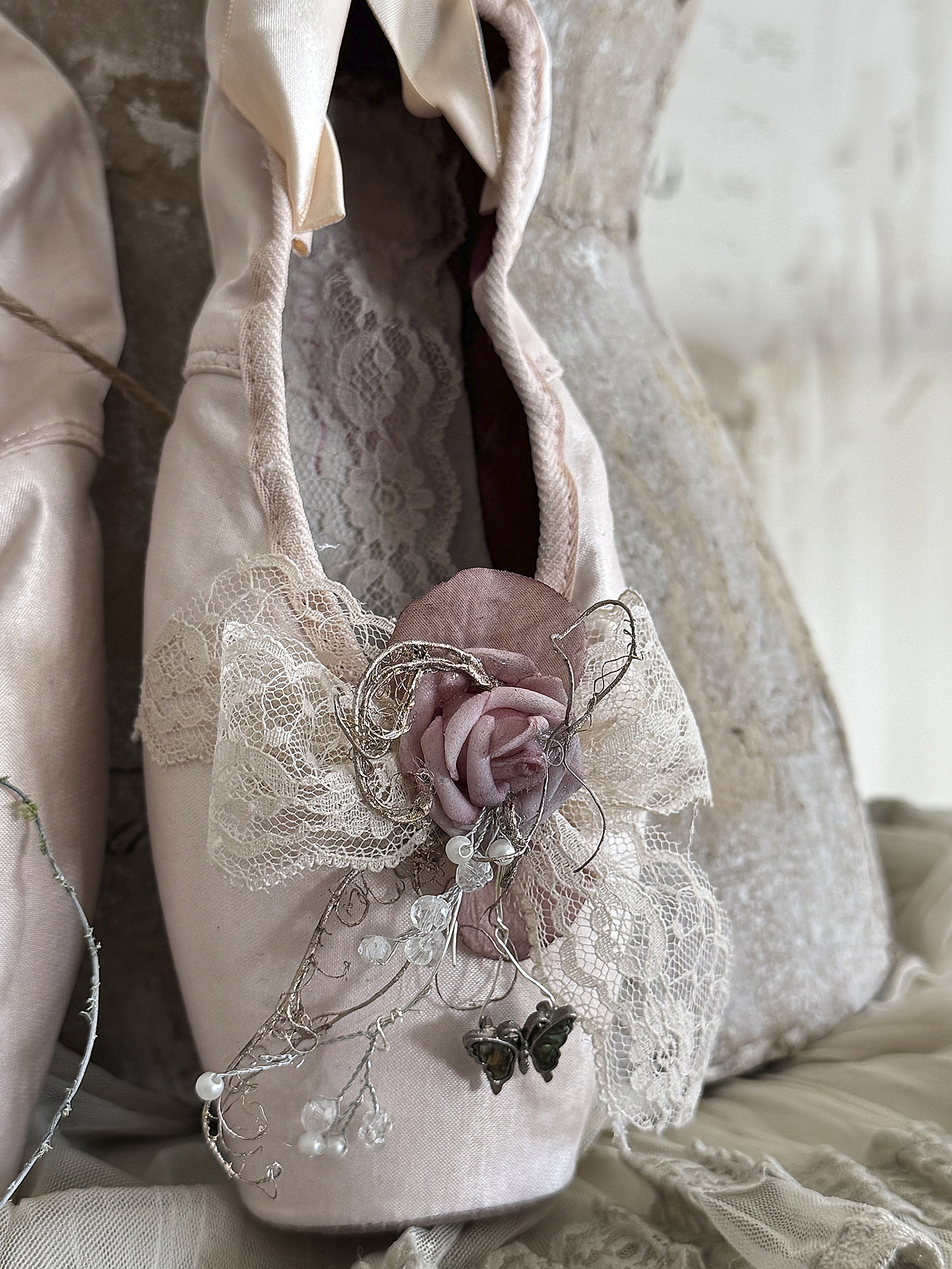 Alte Ballettschuhe Butterfly mit Notenblatt***