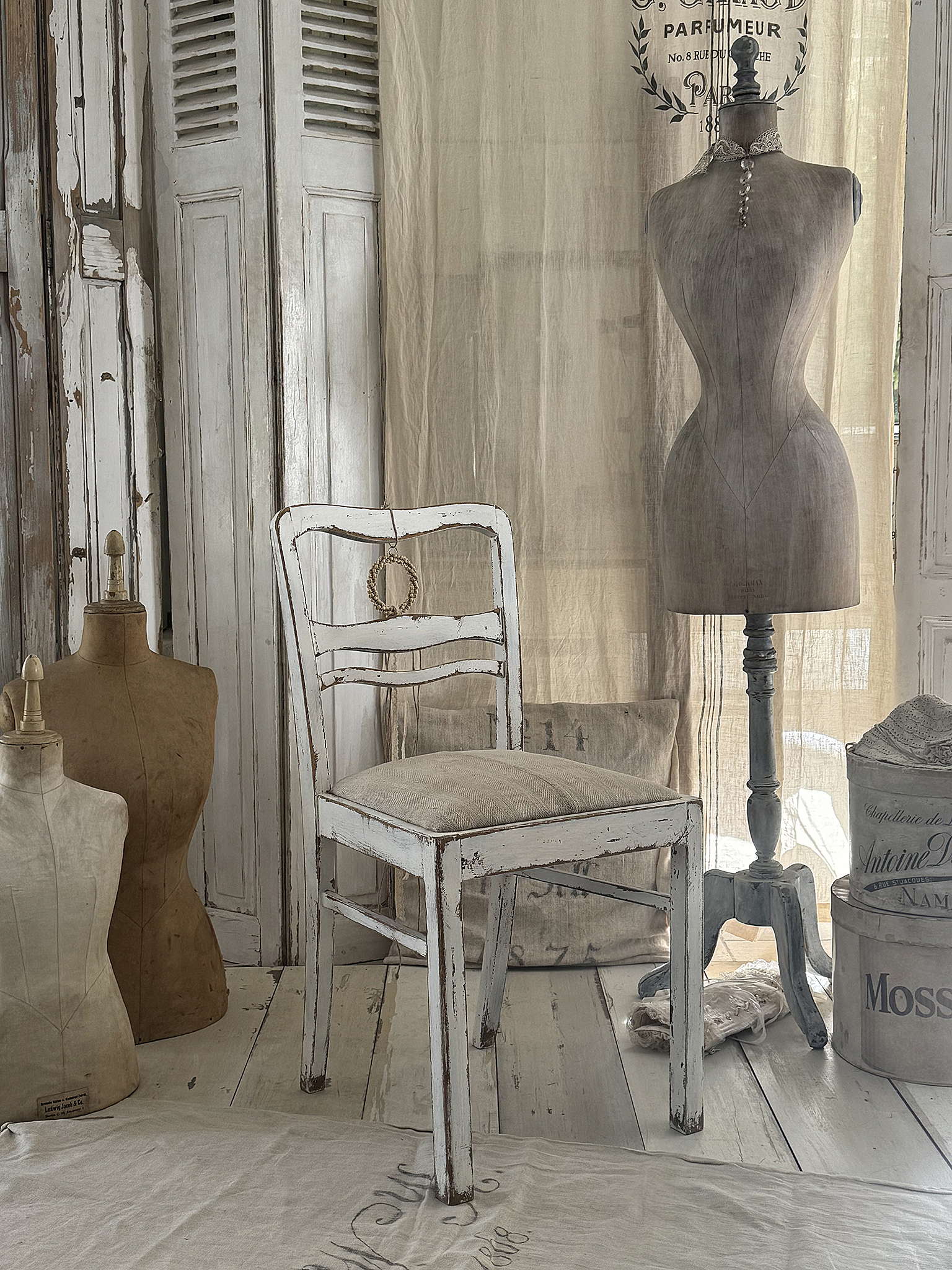 Schöner Polsterstuhl mit Bezug aus altem Leinensack***