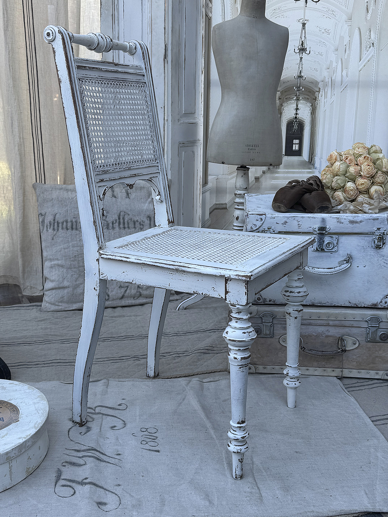 Shabby-Stuhl mit Wienergeflecht