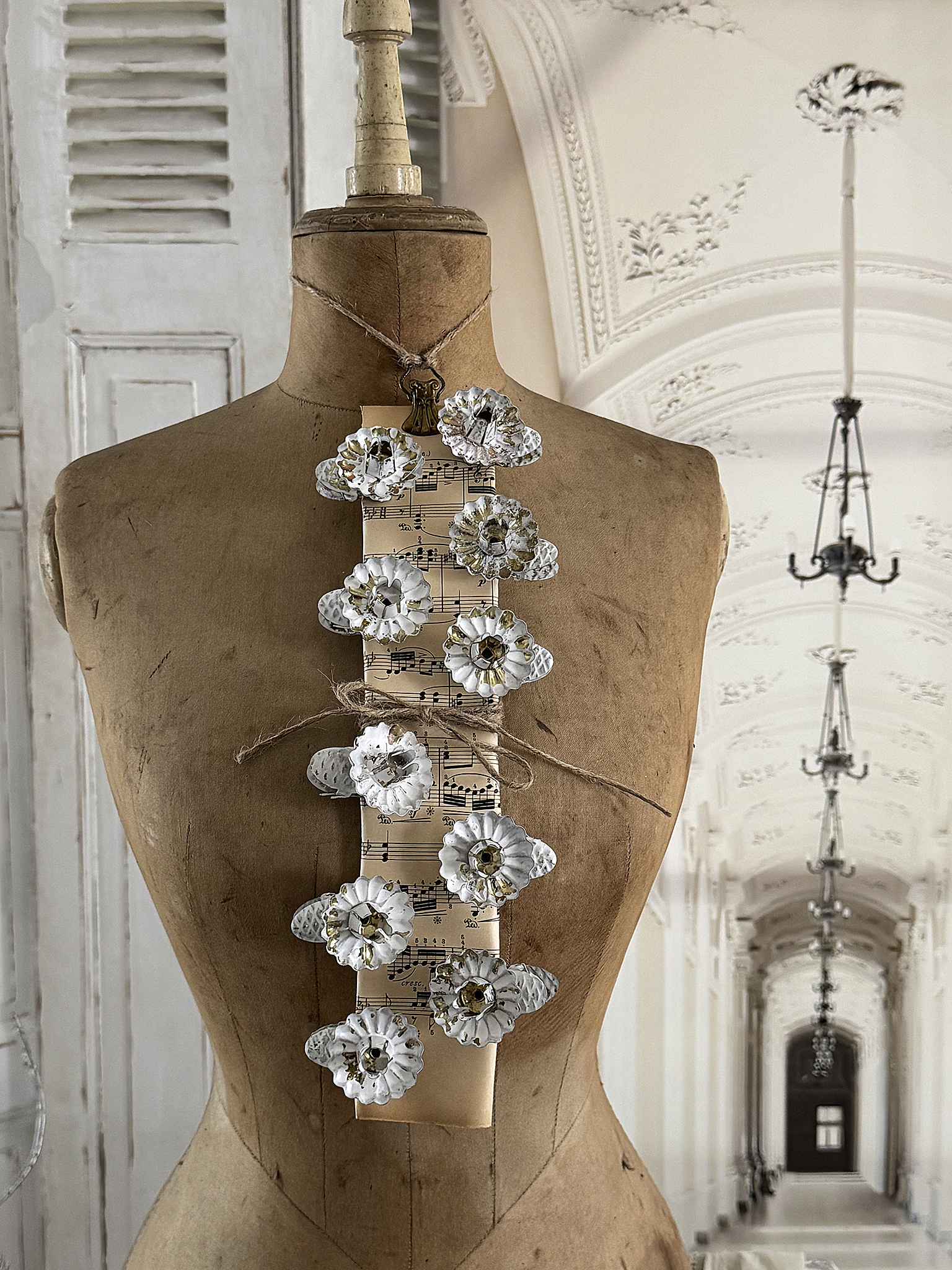 Zehn uralte Kerzenclips antike Baumkerzenhalter im Shabby-Kleid ***