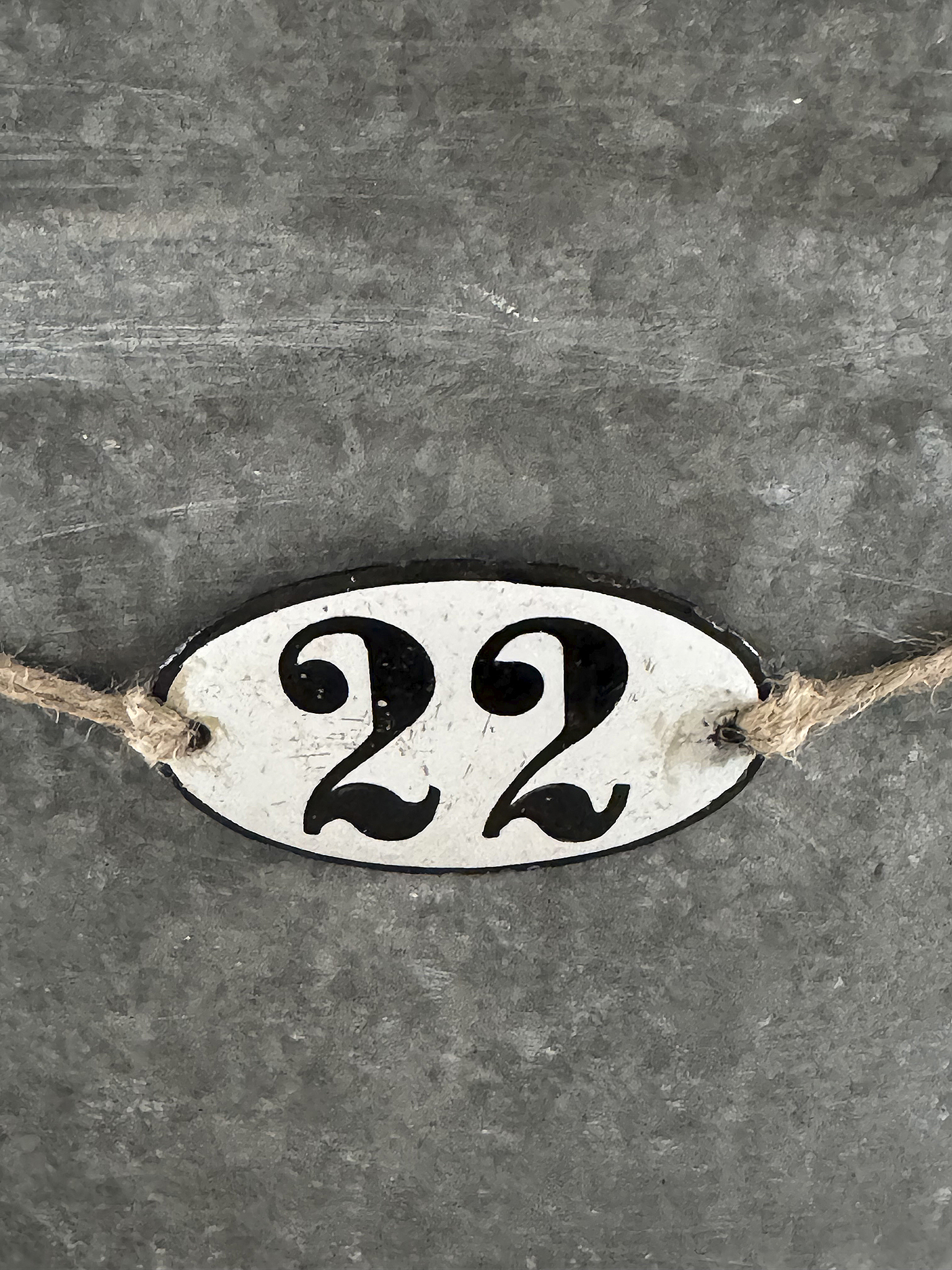 Alte Zinkwanne mit Emaille-Schild 22 ***