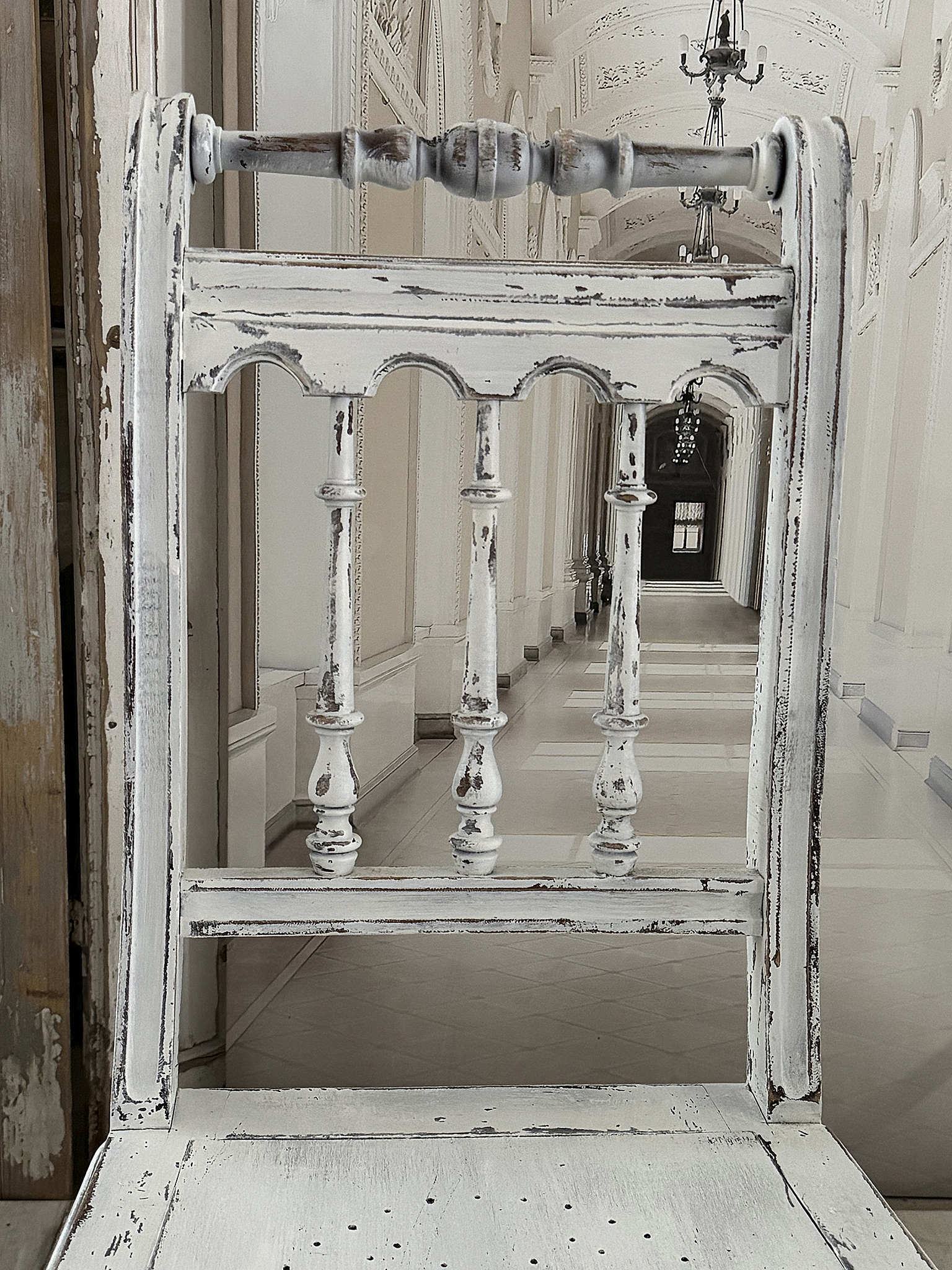 Antiker Gründerzeitstuhl im mattweißen Shabby-Kleid – charmant und zeitlos*** Antiker Gründerzeitstuhl im mattweißen Shabby-Kleid – charmant und zeitlos***