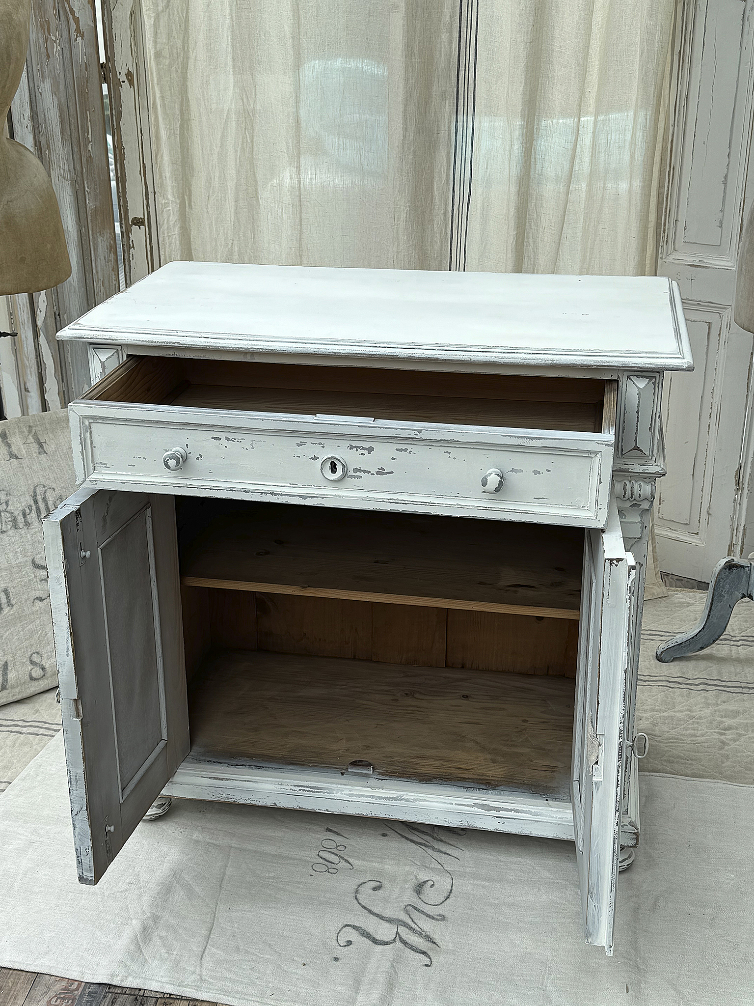 Antiker Beistellschrank/Kommode****