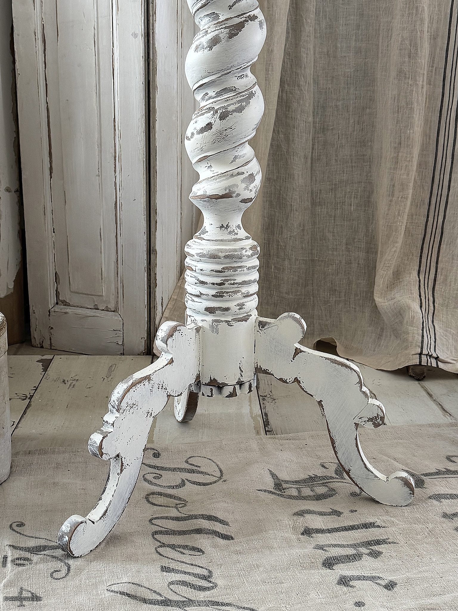 Antiker Wollkorb im zauberhaften Shabby-Chic – ein echtes Liebhaberstück***