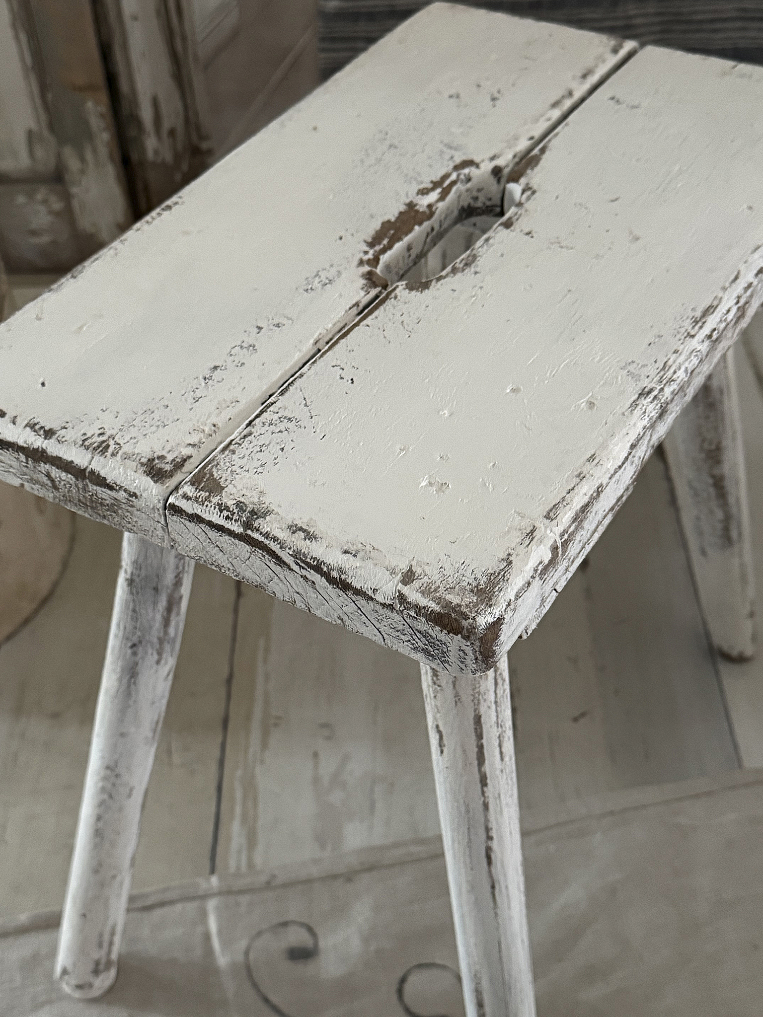 Alter, robuster Bauernhocker***