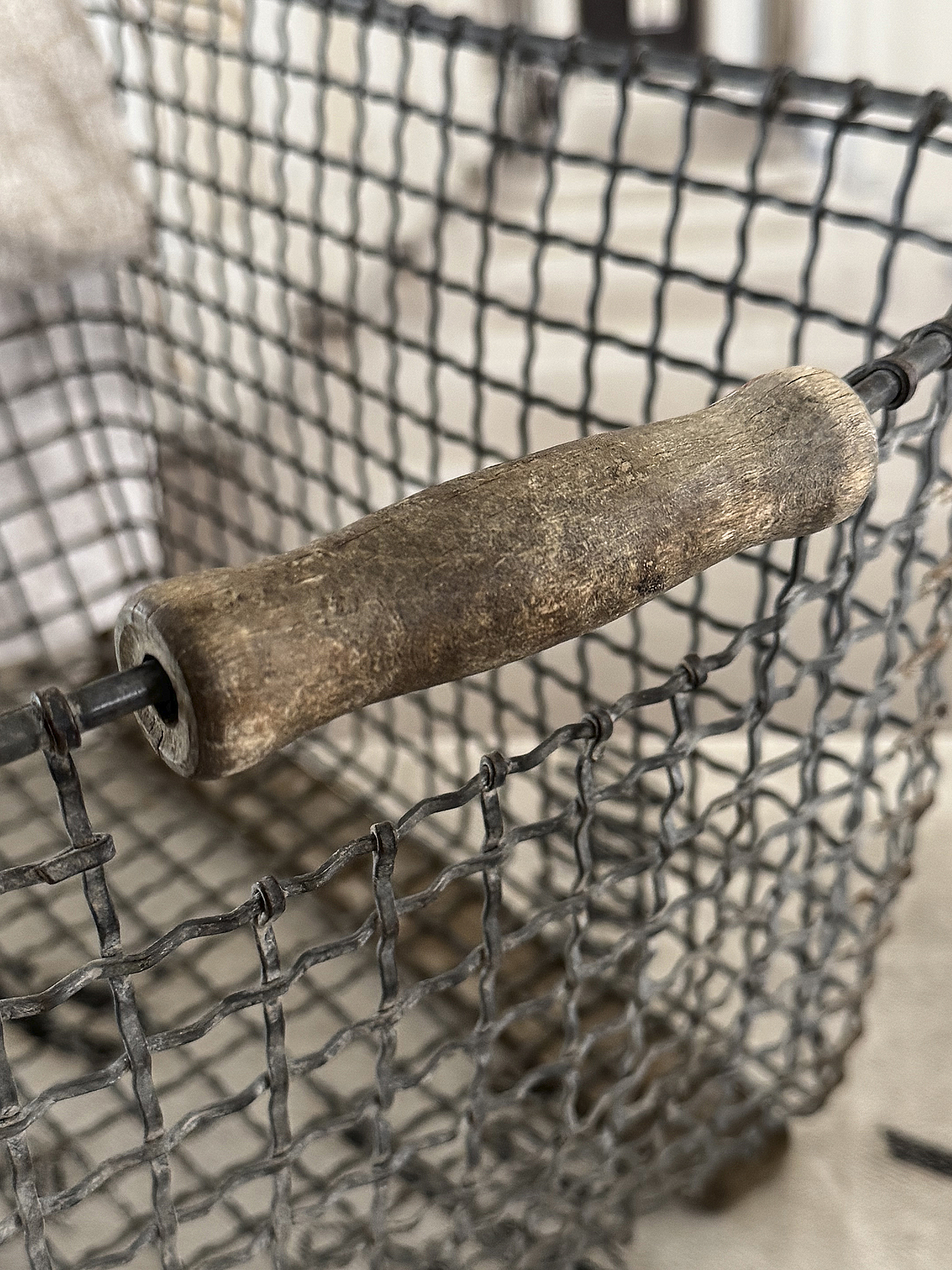  Alter Eisenkorb mit Leinen***