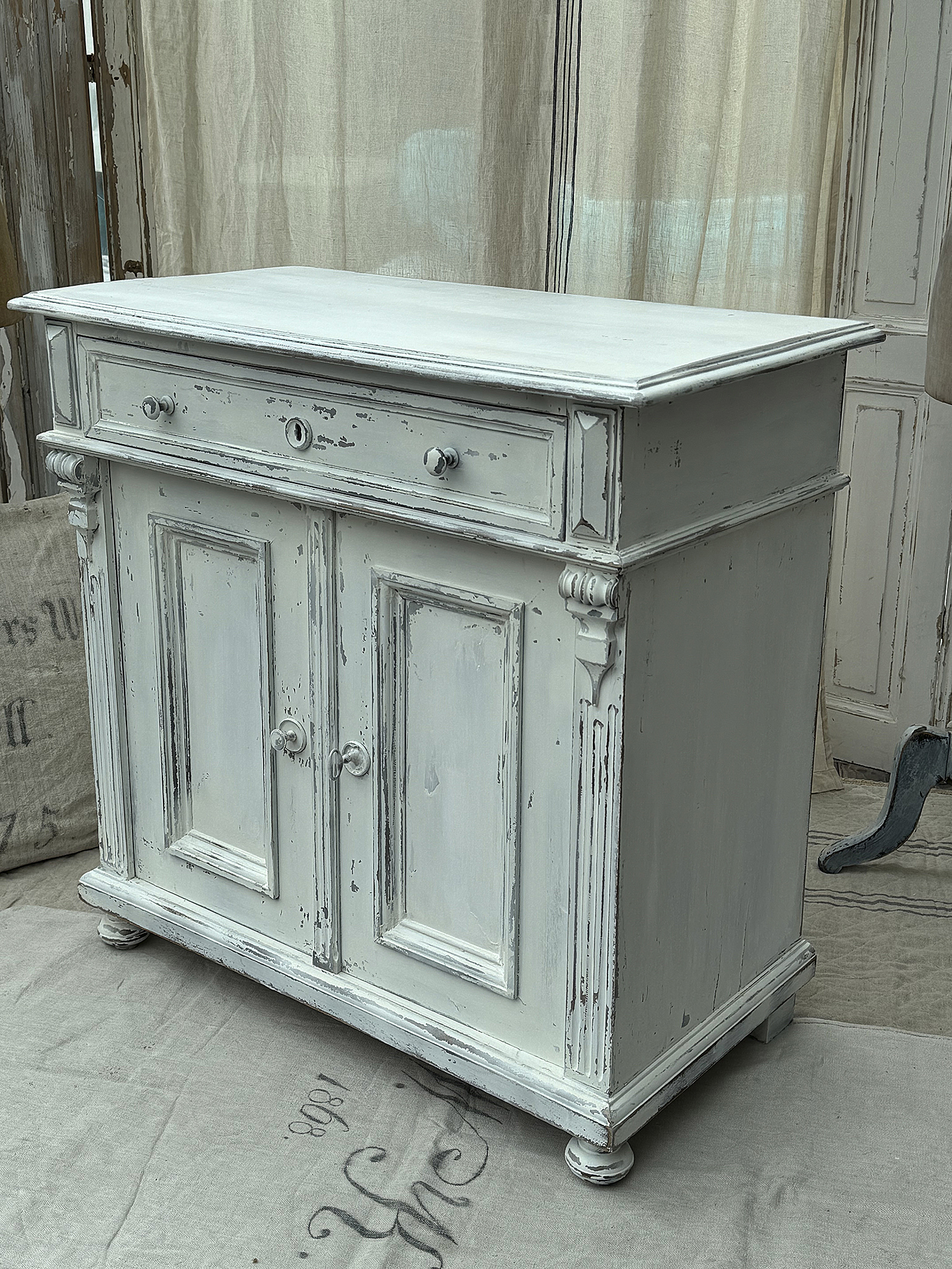 Antiker Beistellschrank/Kommode****