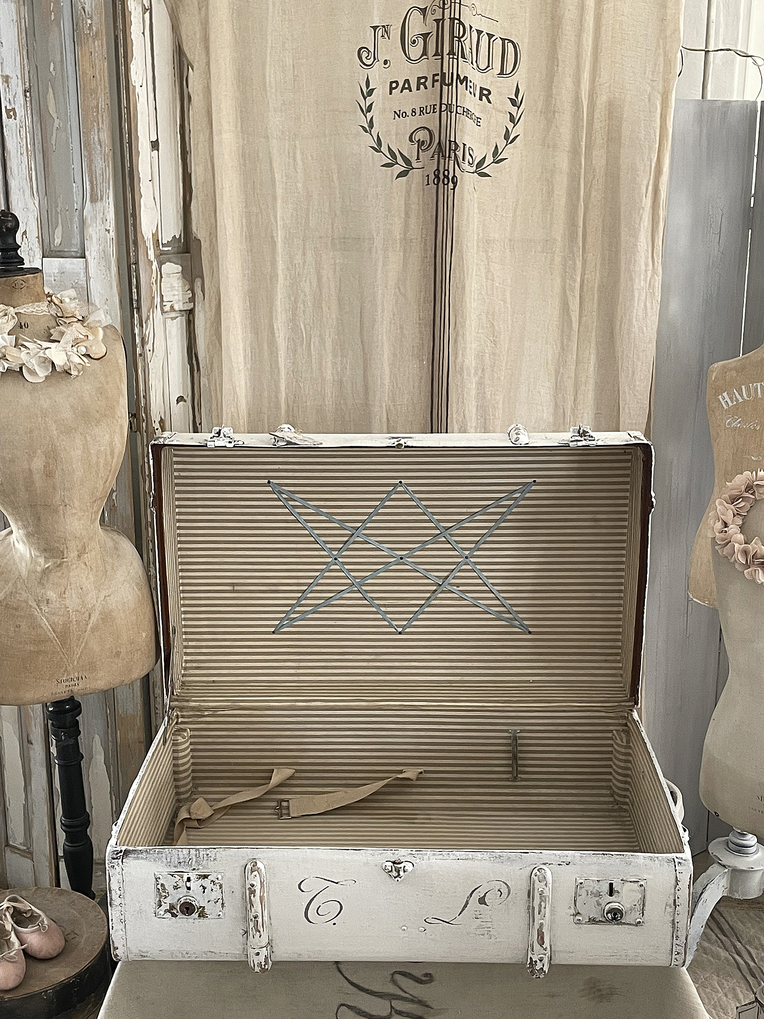 Antiker,großer Überseekoffer Shabby pur*** Antiker,großer Überseekoffer Shabby pur***