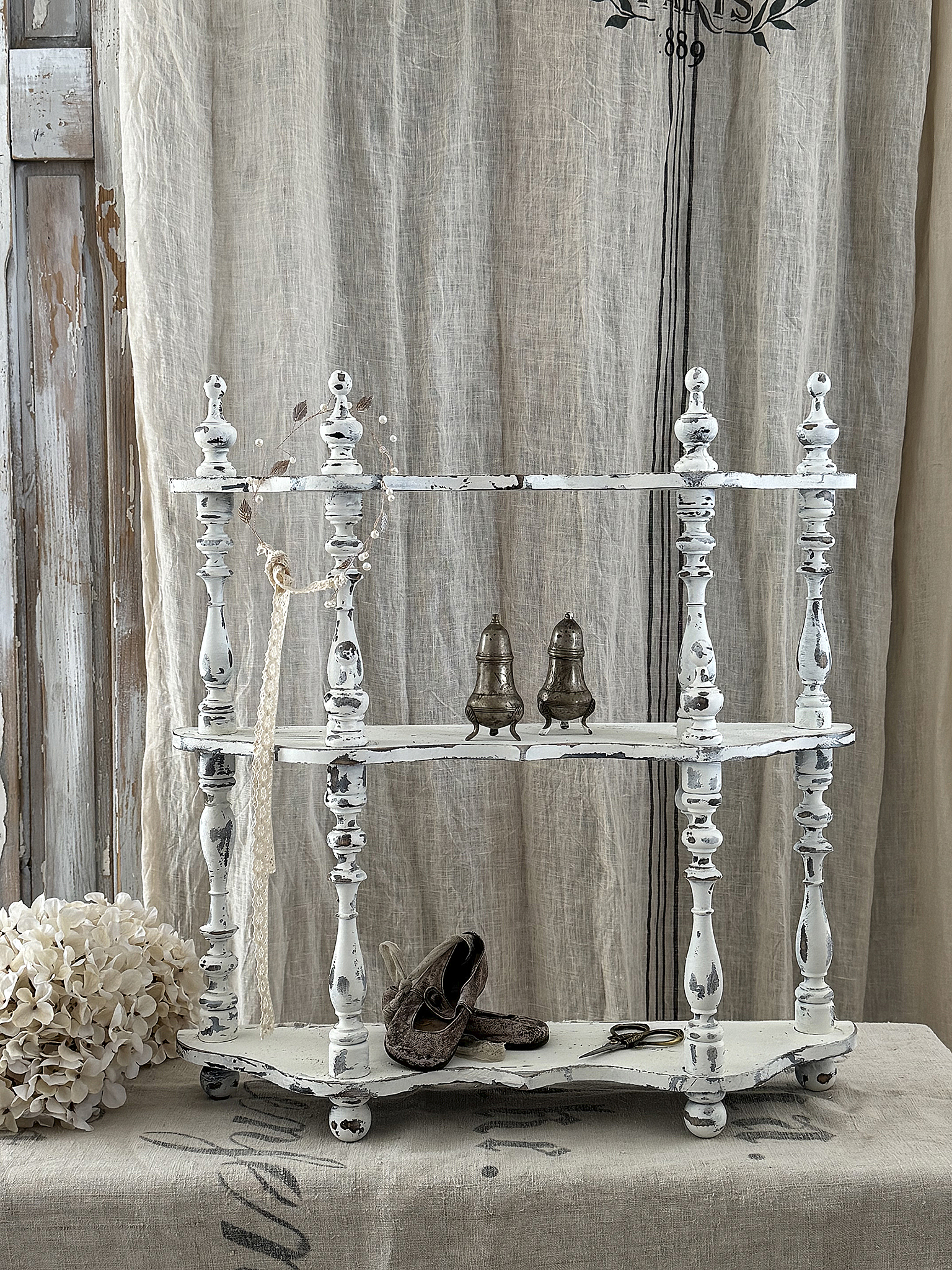 Süßes antikes Gründerzeitregal aus Holz mit wunderschönem Shabby-Chic-Charme***
