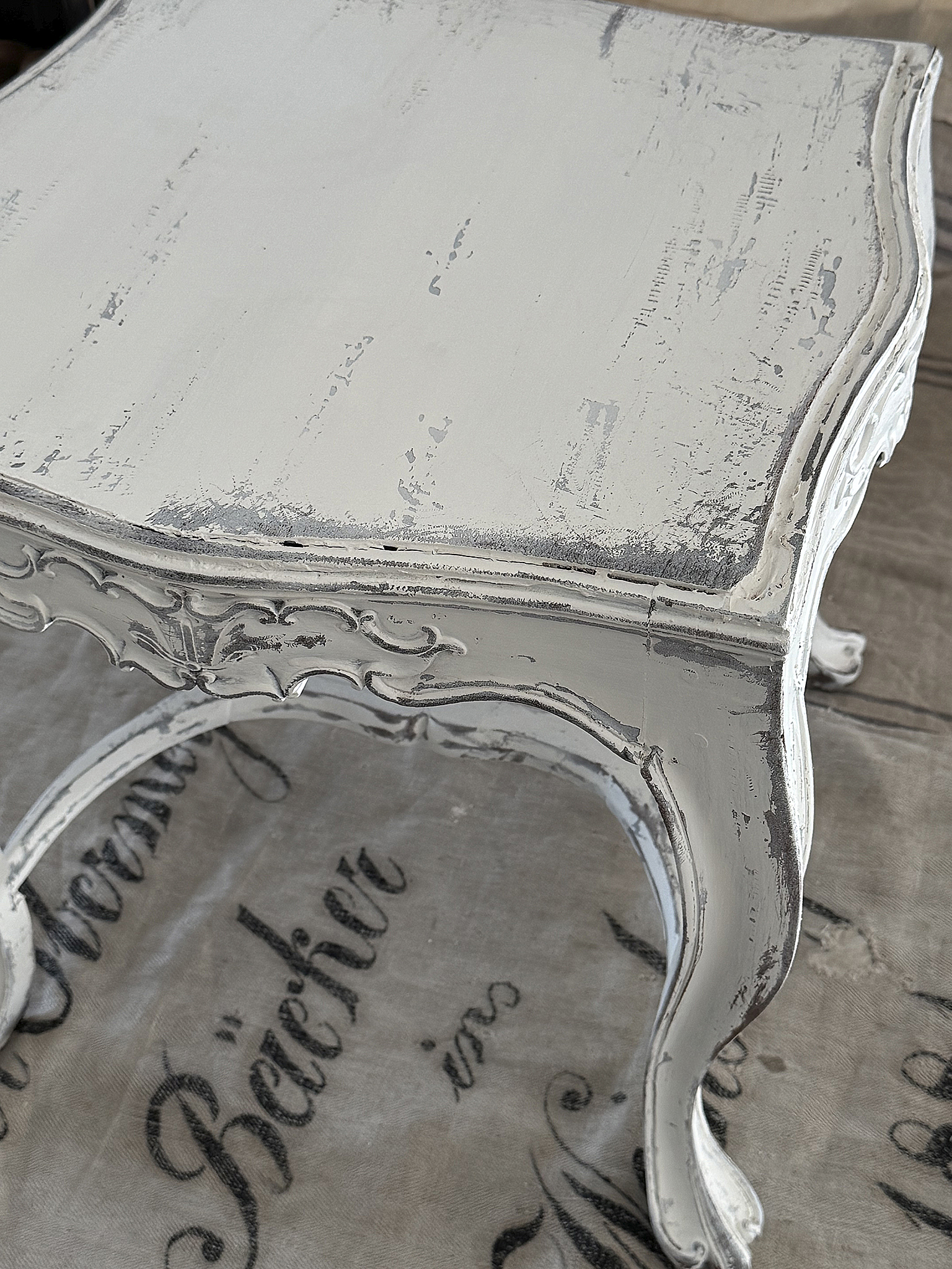 Antikes Basteltischchen / Sitzhocker im Original-Vintage-Kleid***