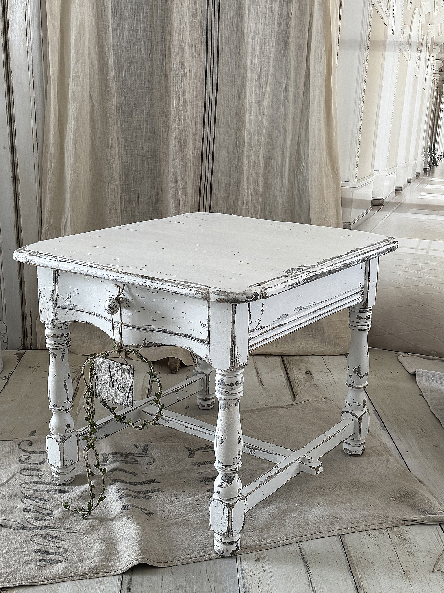  Alter Bauerntisch / Beistelltisch  im Vintage-Kleid***