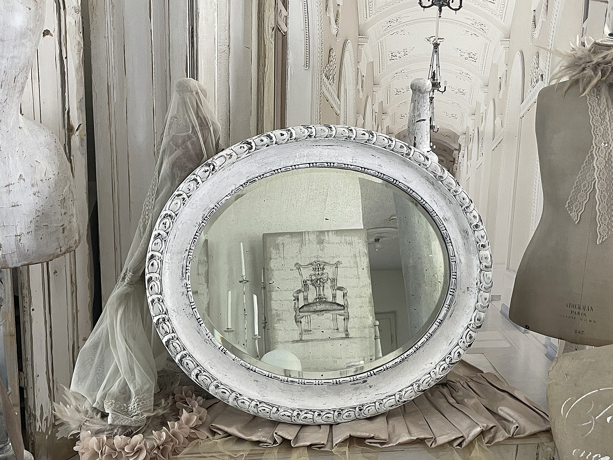 Reserviert! Antiker ovaler Shabby Spiegel ***