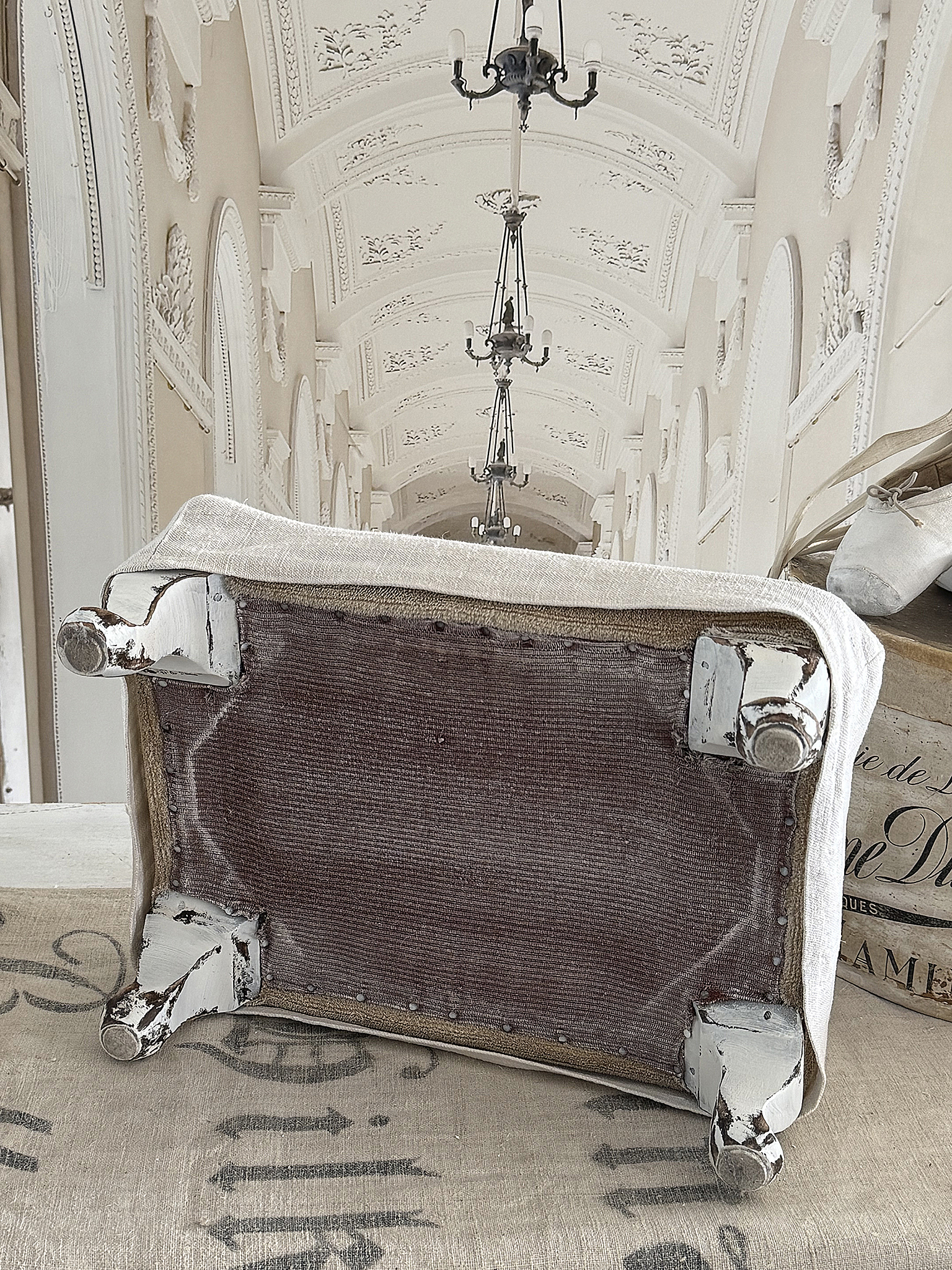  Verwandlungskünstler im Shabby-Look – Alter Gobelin-Fußhocker***