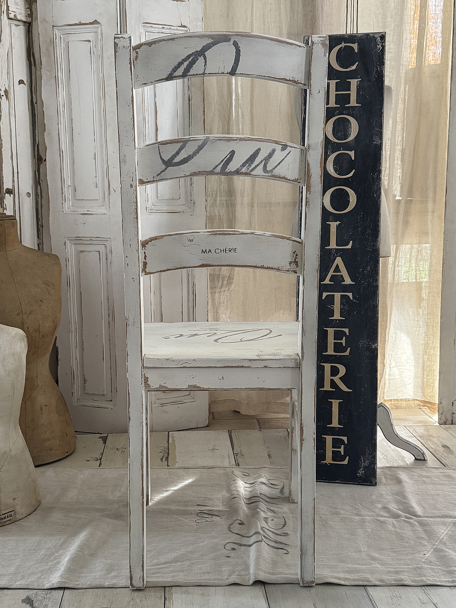 Hoher Holzstuhl Qui Ma Cherie***