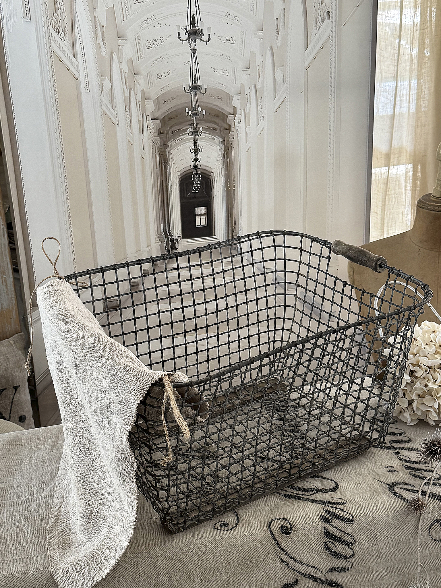  Alter Eisenkorb mit Leinen***