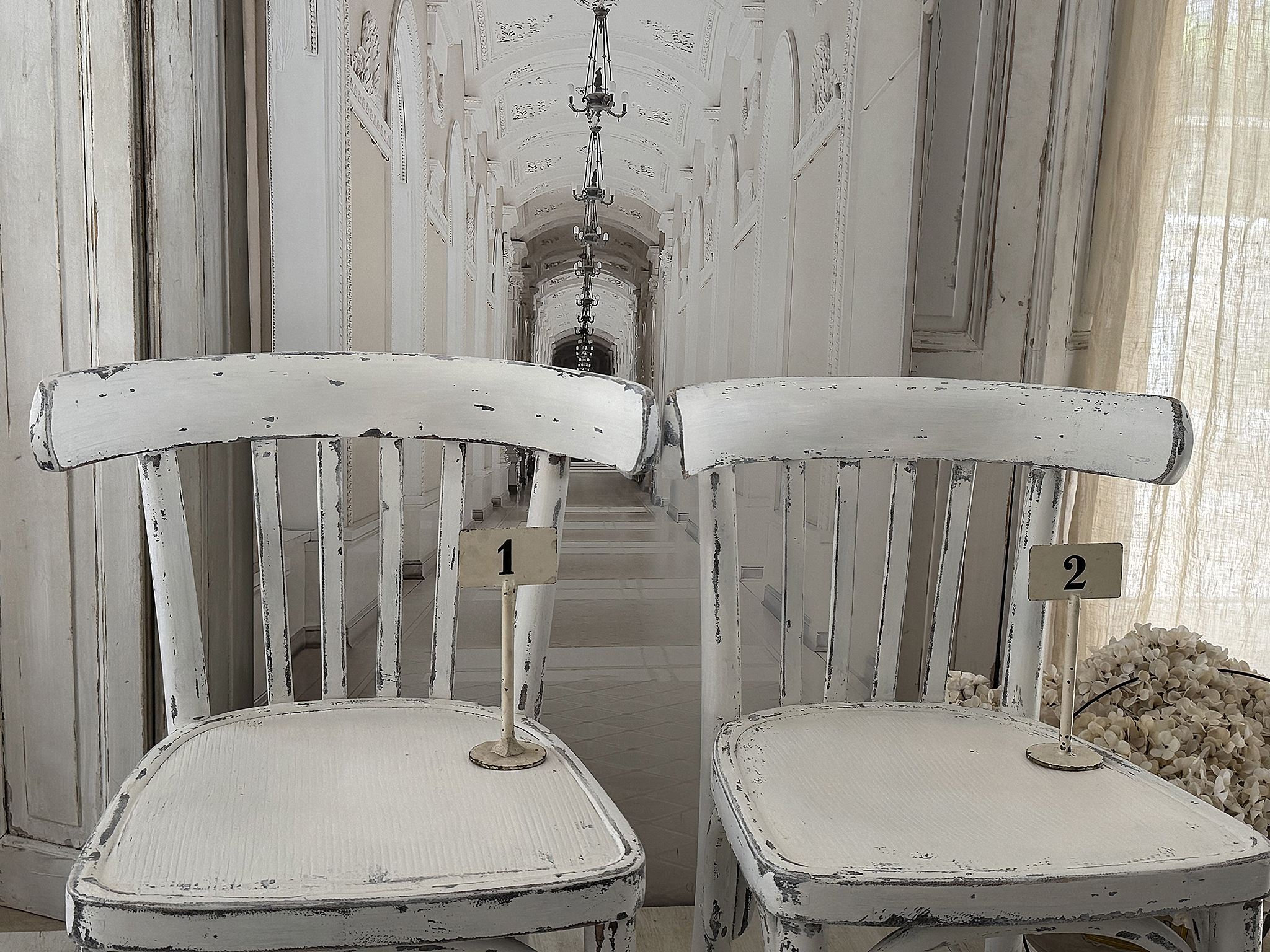 Antiker Bugholzstuhl – Matt-Weiß – Shabby Chic – Vintage Stuhl mit Patina***