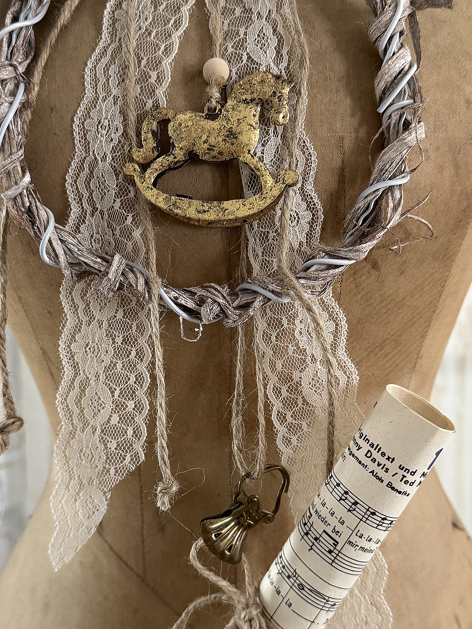 Vintage-Deko mit alten Notenblättern und Kränzchen*** Vintage-Deko mit alten Notenblättern und Kränzchen***