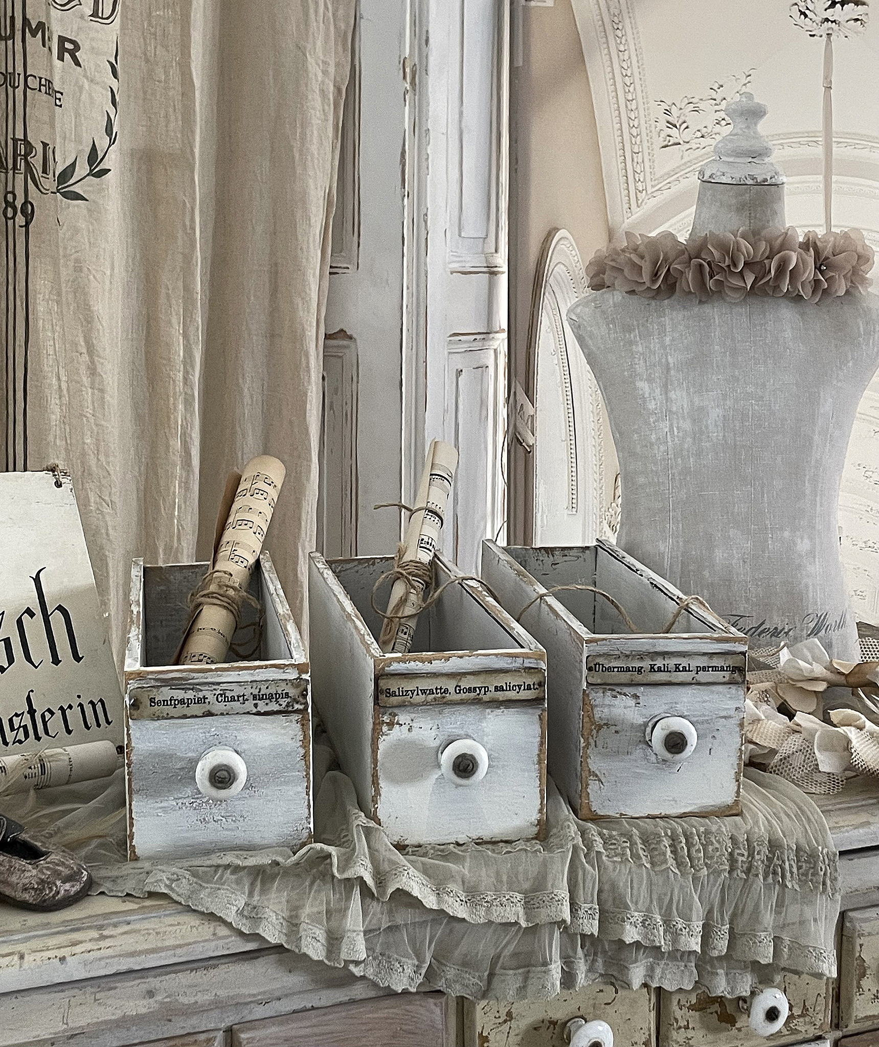Trio alte Apothekerschubladen*** Trio alte Apothekerschubladen***