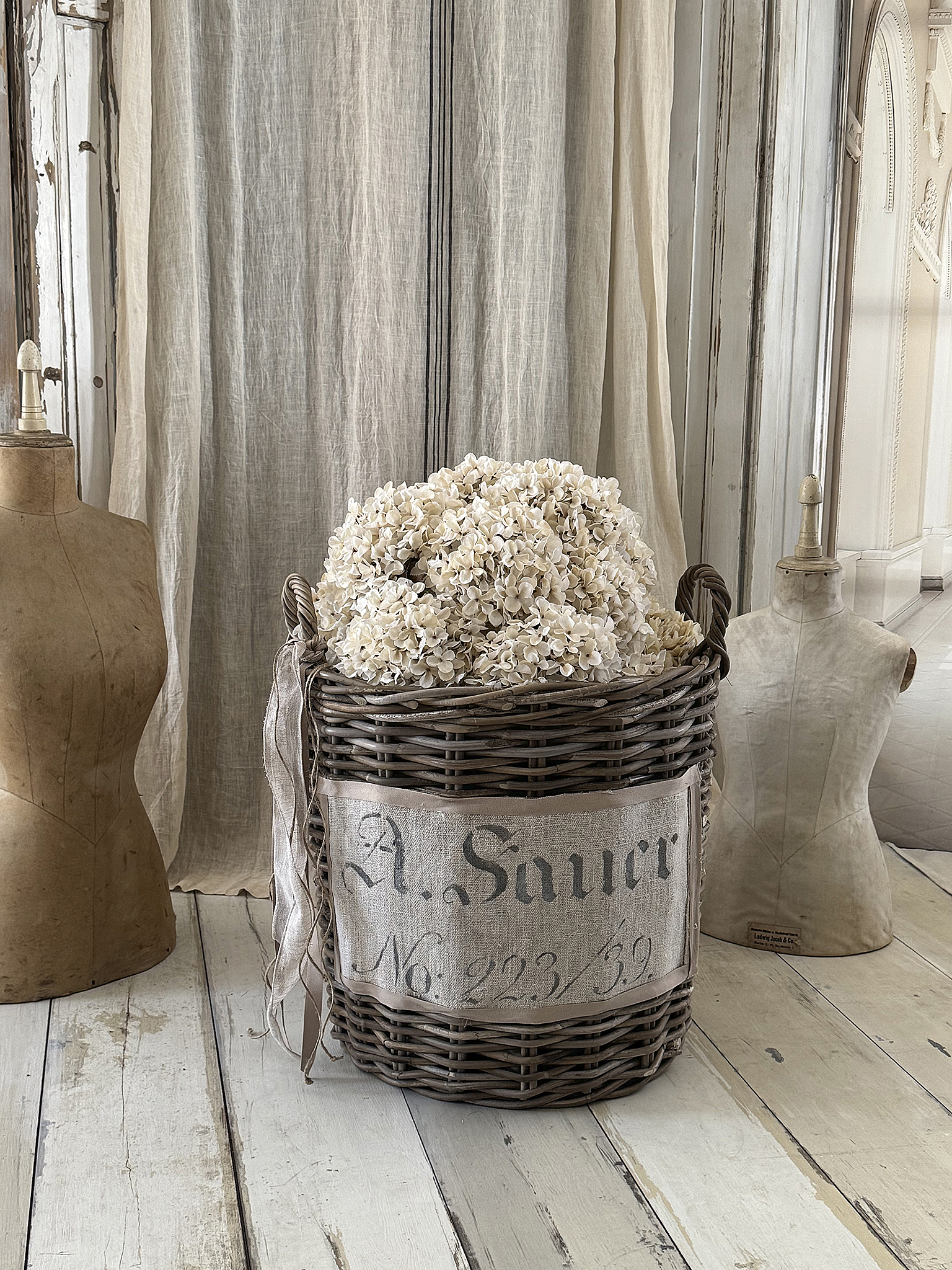 Großer Naturweidenkorb mit Leinenschild – XL Shabby Chic***