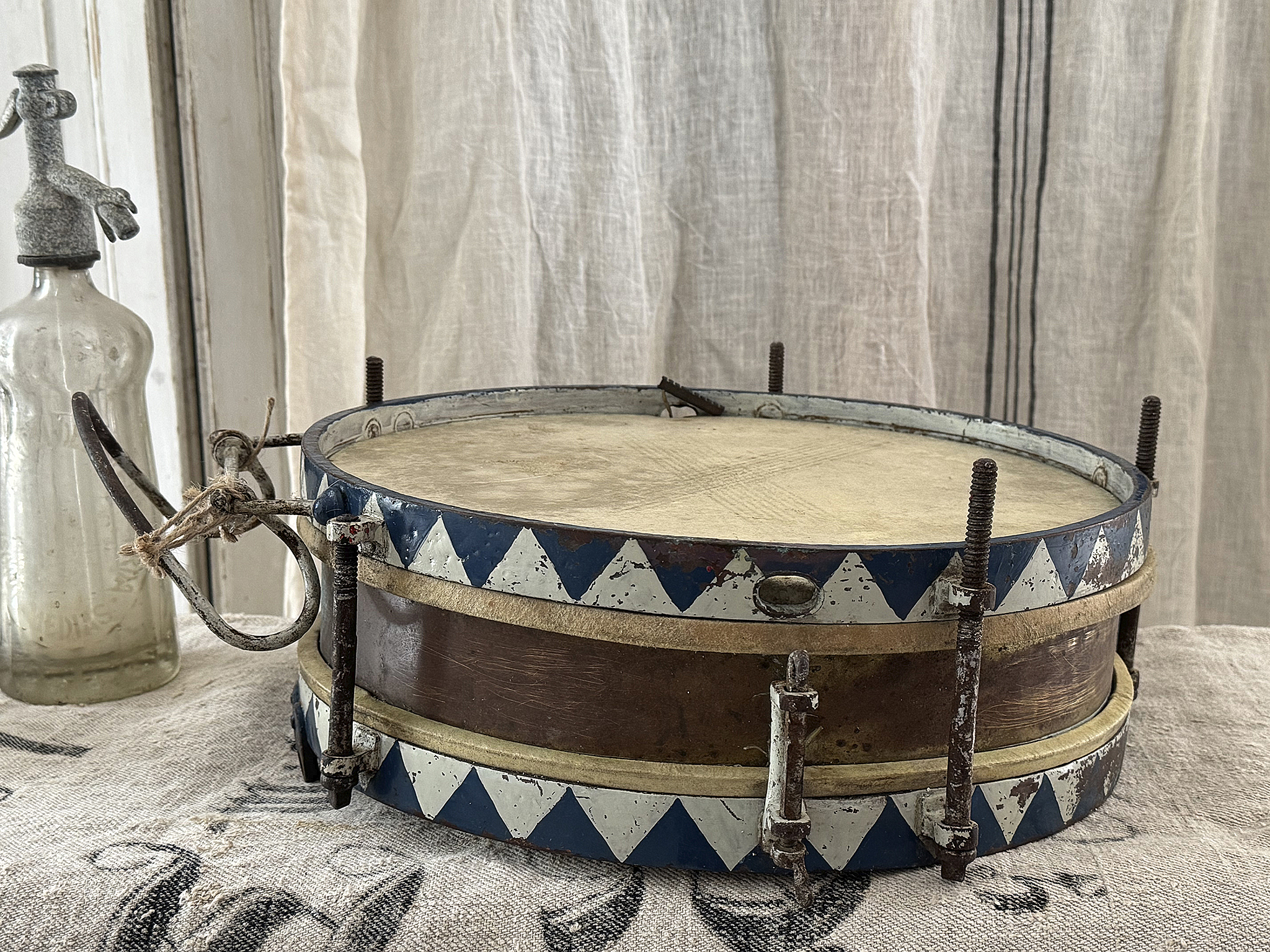 Zauberhafte antike Trommel mit Originalpatina und Messingdetails***