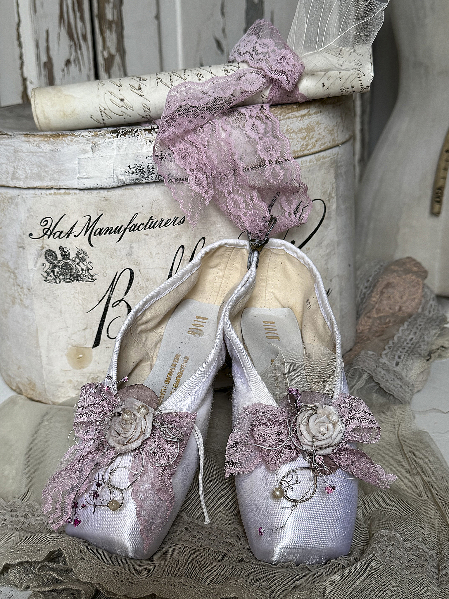 Weiße Spitzen-Ballettschuhe – ein romantisches Shabby-Unikat***
