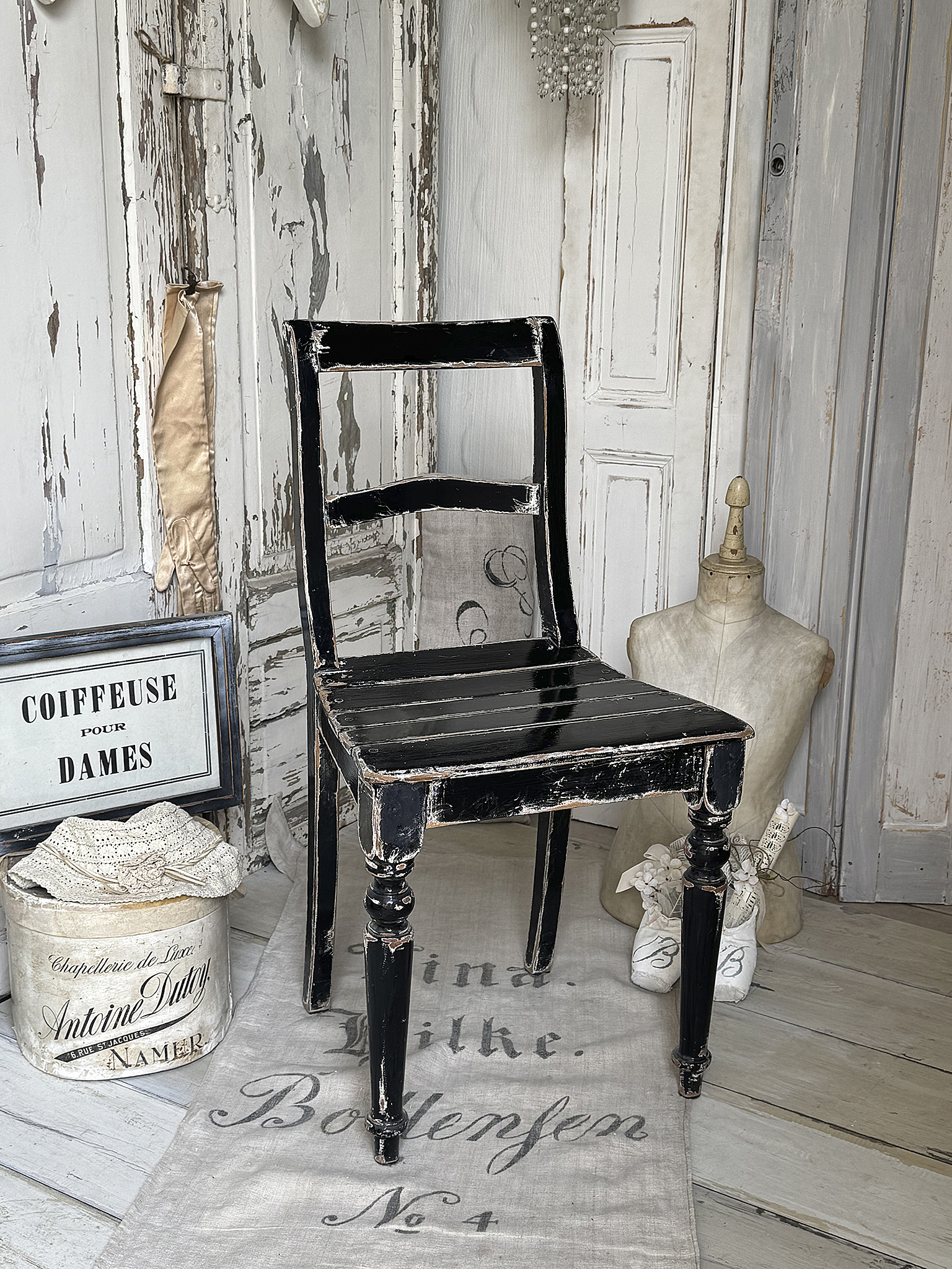 Antiker Biedermeier-Stuhl im originalen schwarzen Lack – Charakter trifft Eleganz***