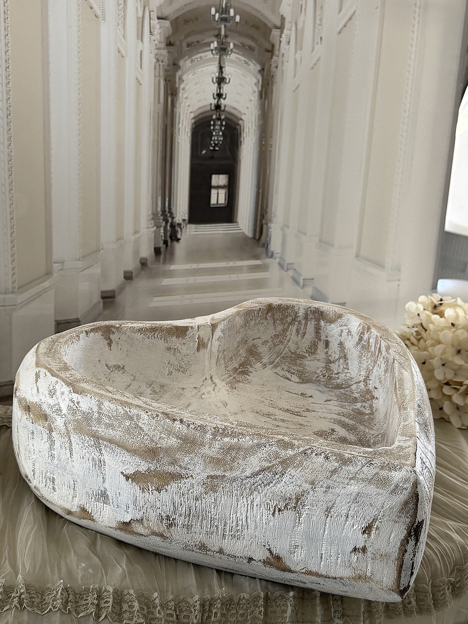 Shabby-Holzherzschale mit Leineneinleger – Romantik in Weiß-Naturtönen*** 