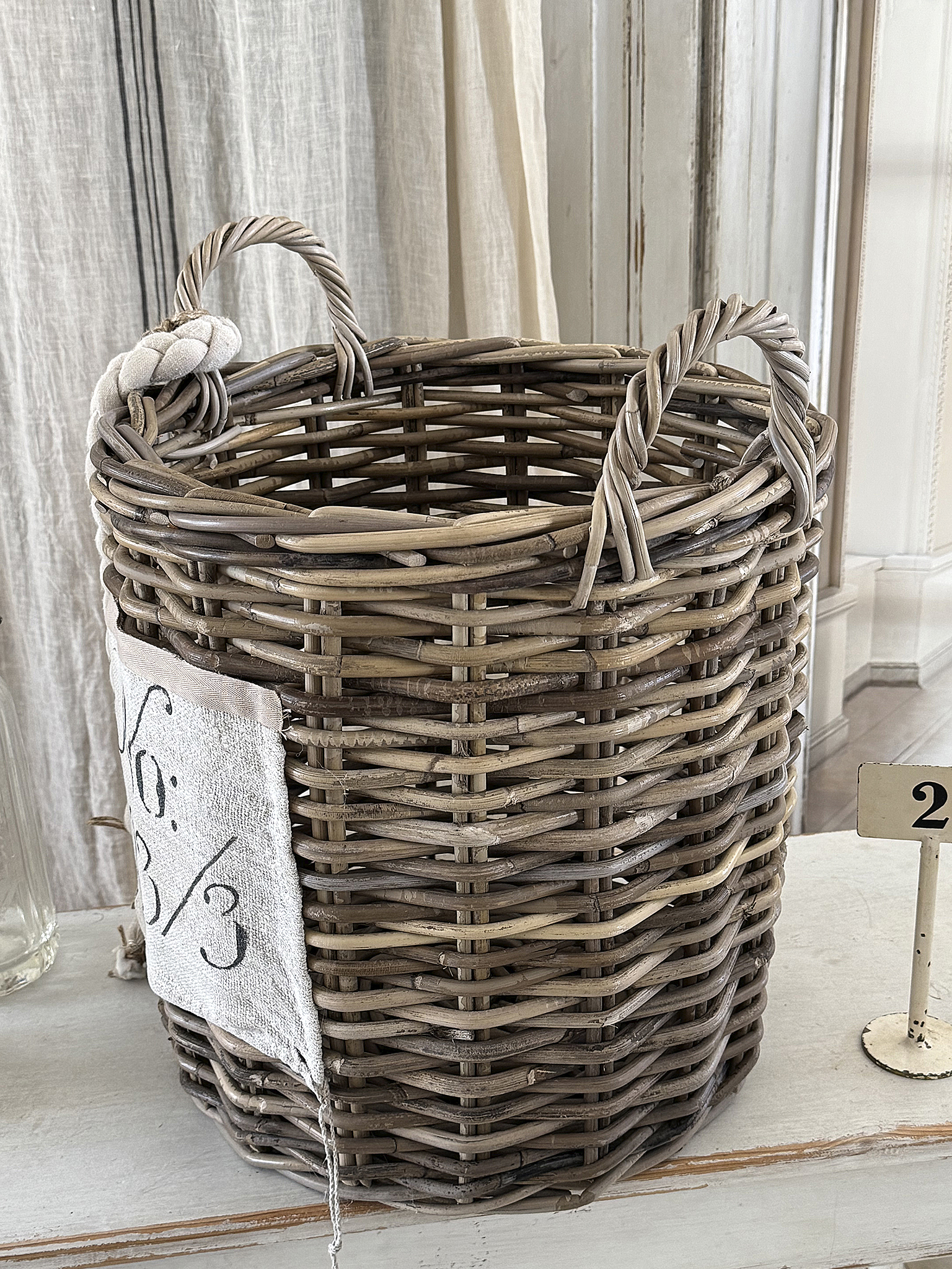 Großer Naturweidenkorb mit Leinenschild – L Shabby Chic***