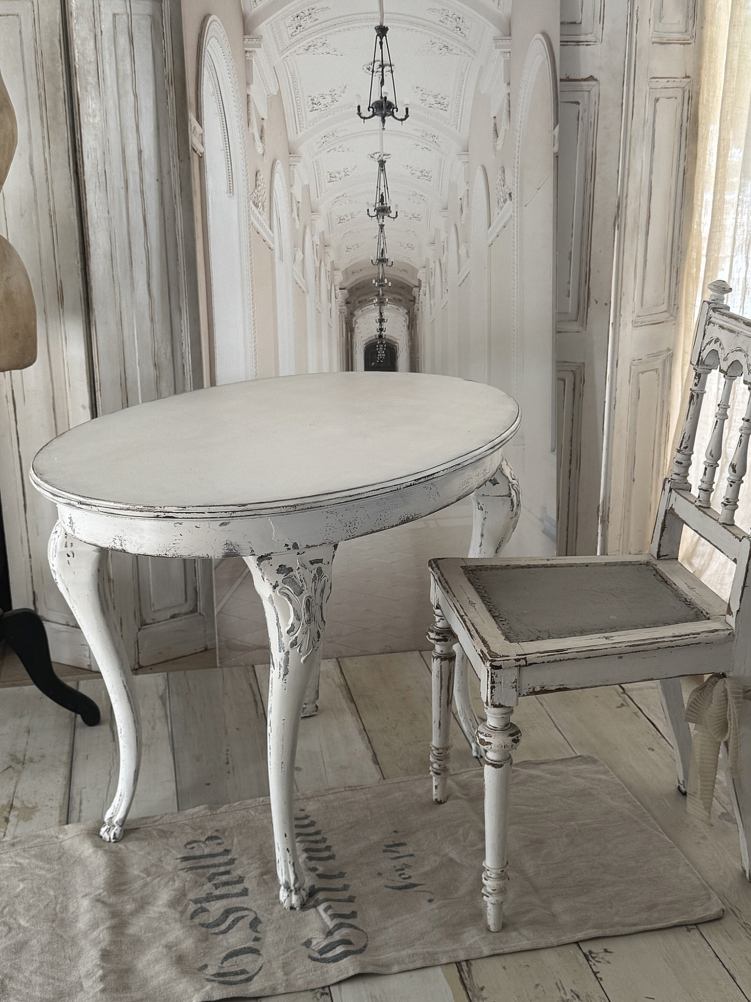 Antiker Louis-Philippe-Tisch im authentischen Shabby-Look***