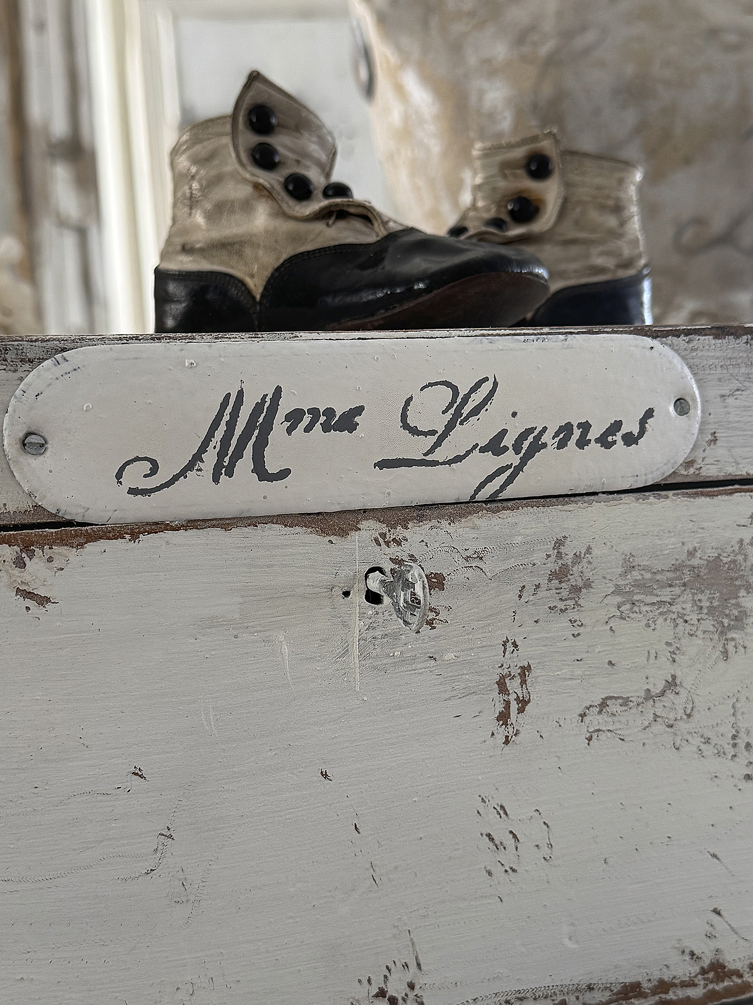  Madame Lignes – Charmante alte Holzkiste mit französischem Flair