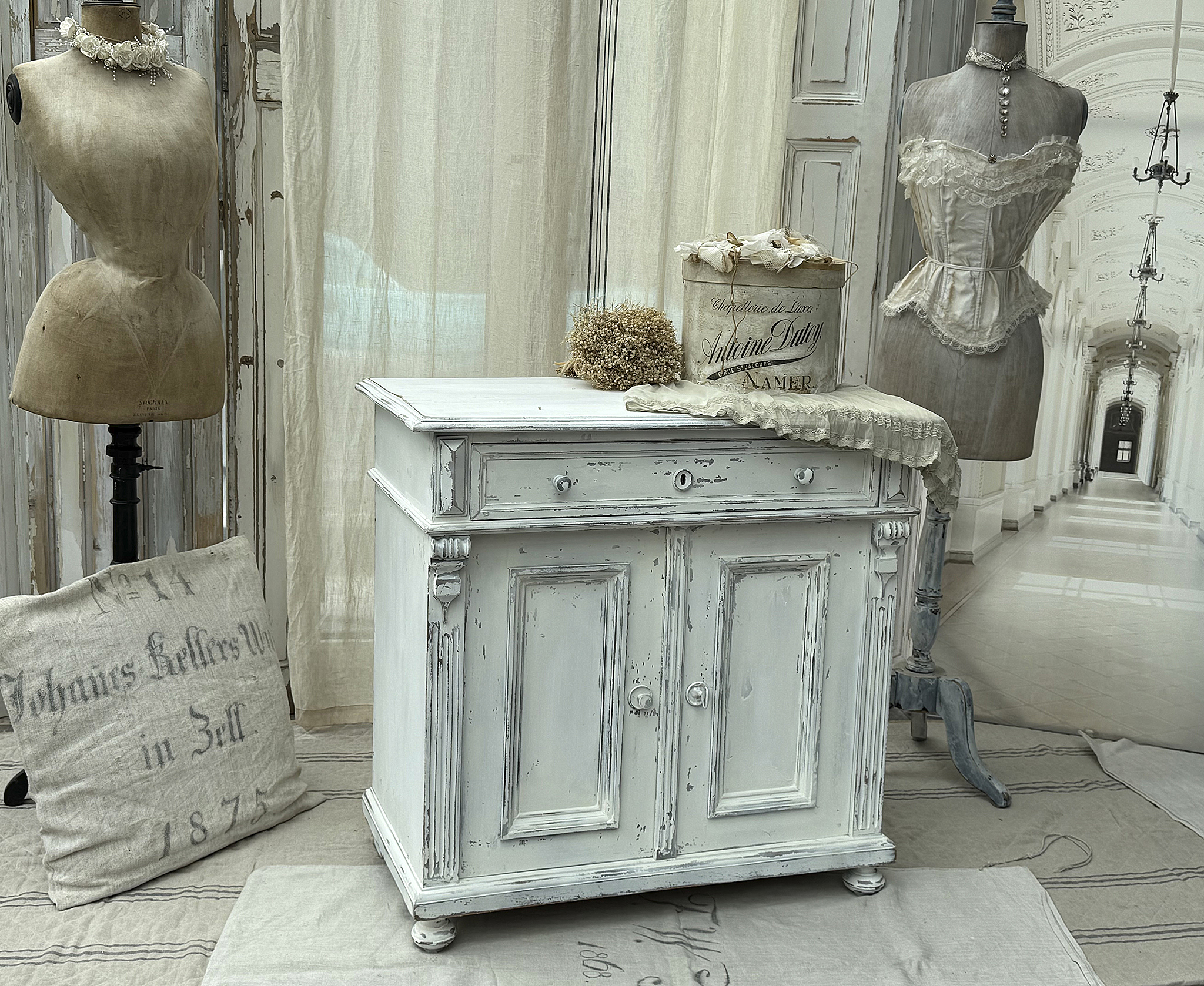 Antiker Beistellschrank/Kommode****