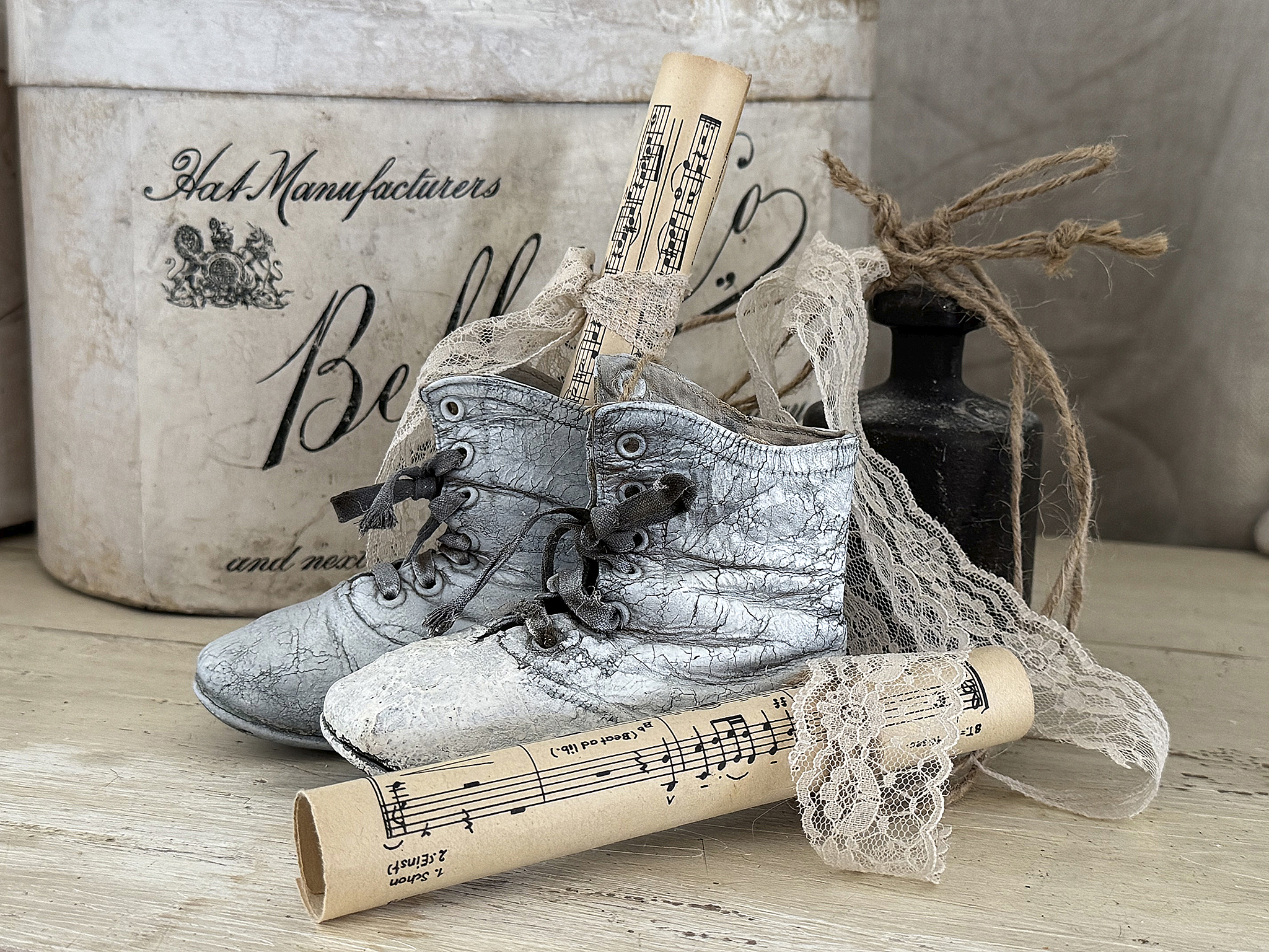 Antike Kinderschuhe mit Vintage-Deko*** Antike Kinderschuhe mit Vintage-Deko***
