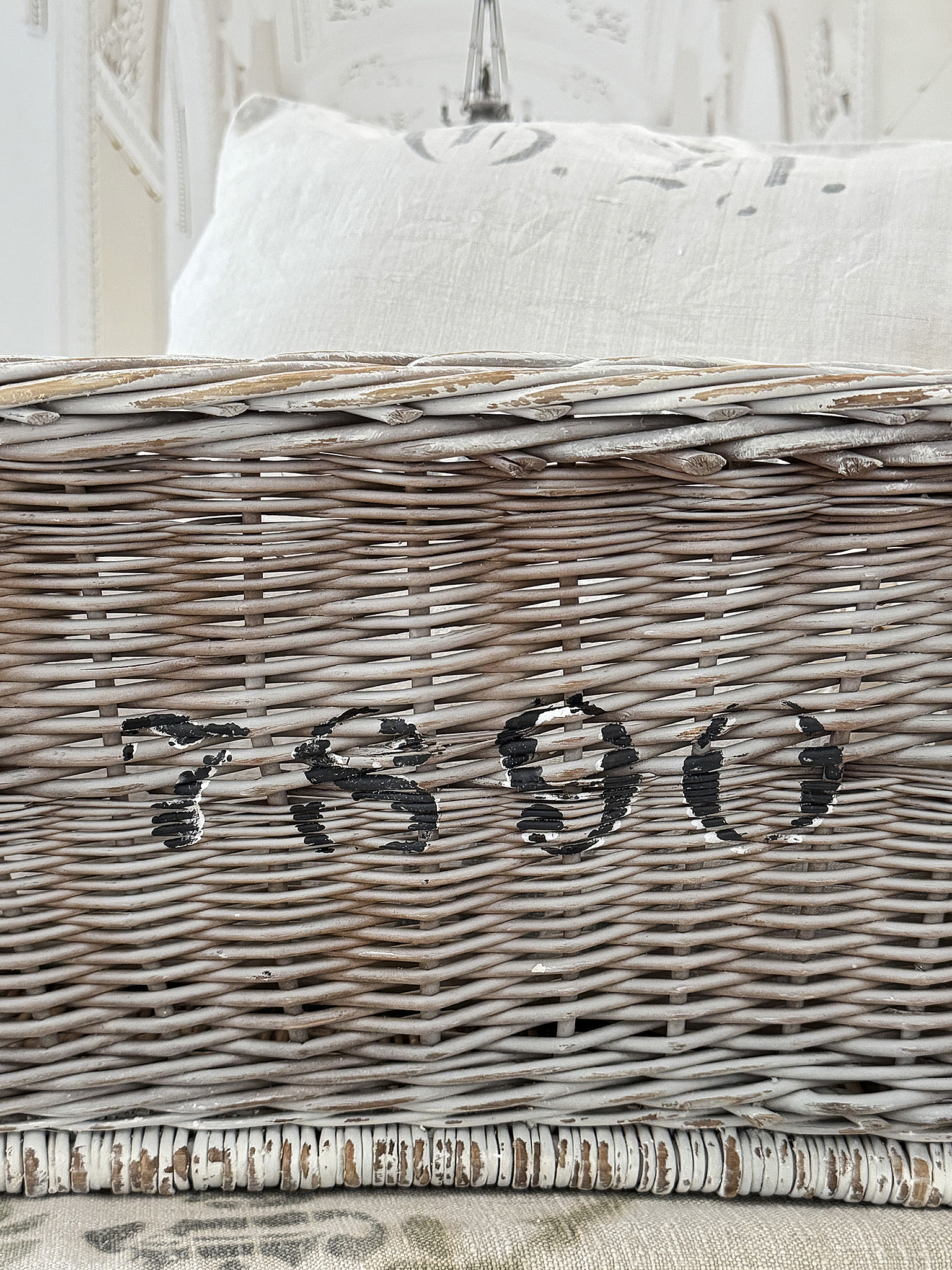 Alter Weidenkorb mit sanftem Vintage-Flair***