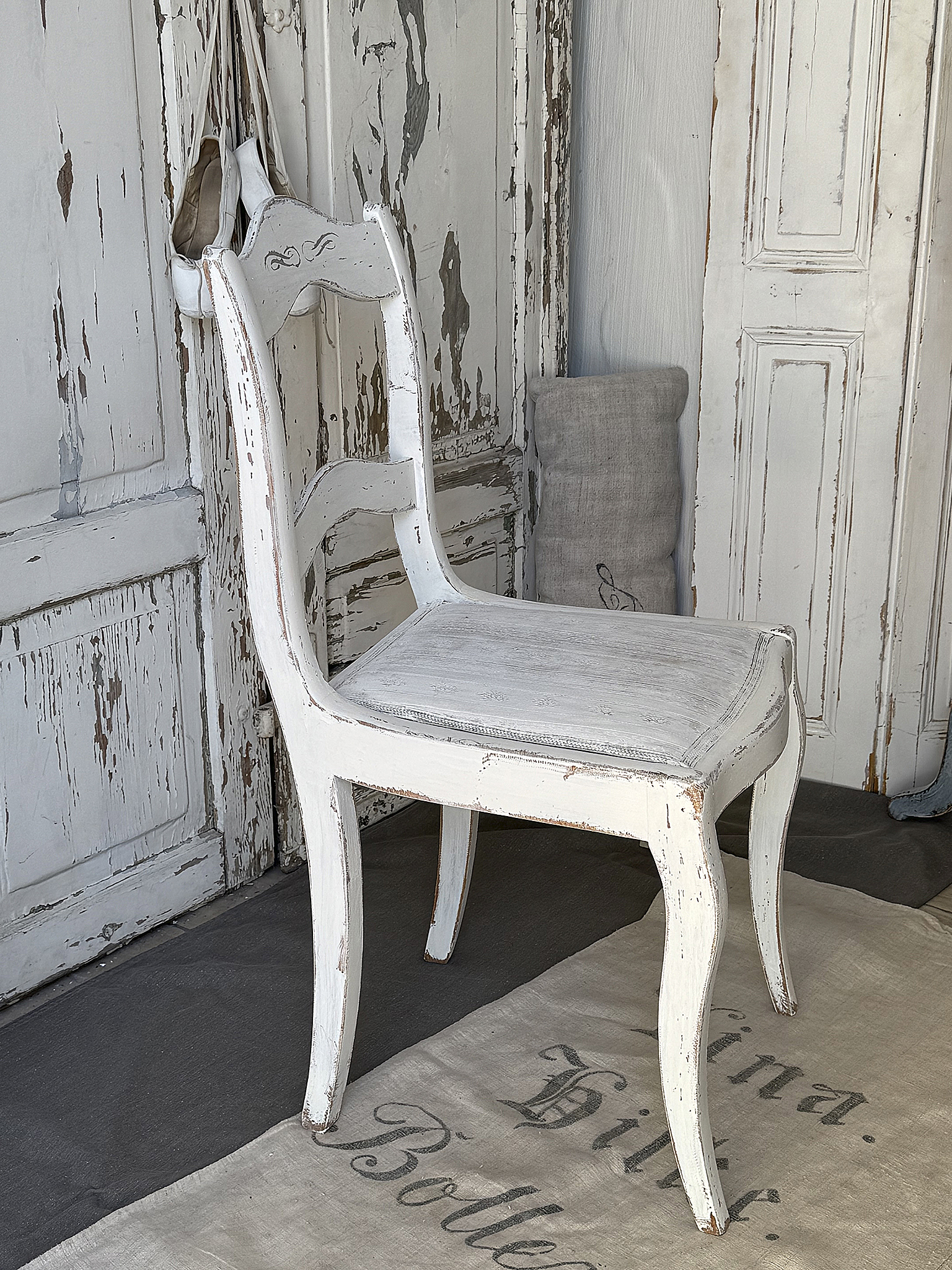 Antiker Biedermeier-Stuhl im Vintage-Kleid***