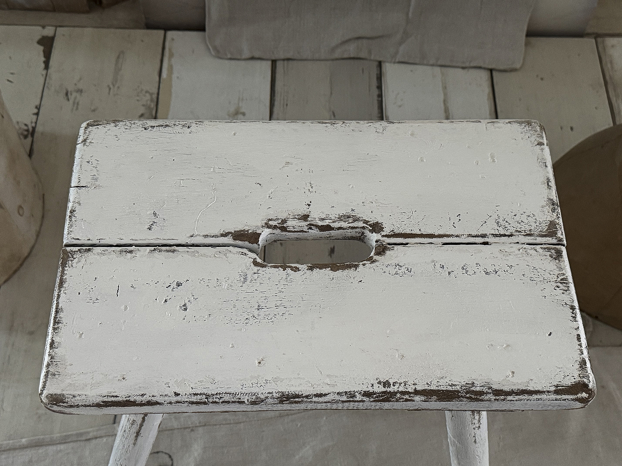 Alter, robuster Bauernhocker***