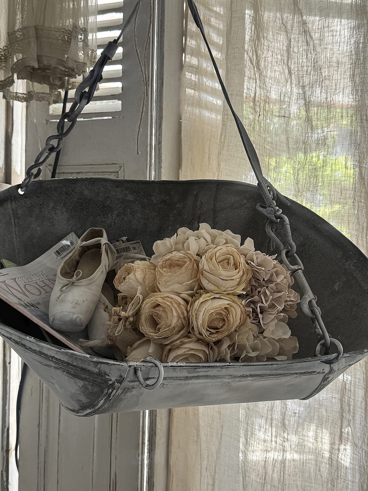 Alte Ernteschüssel aus Zink mit originalem Ledergriff – authentischer Shabby-Charme***