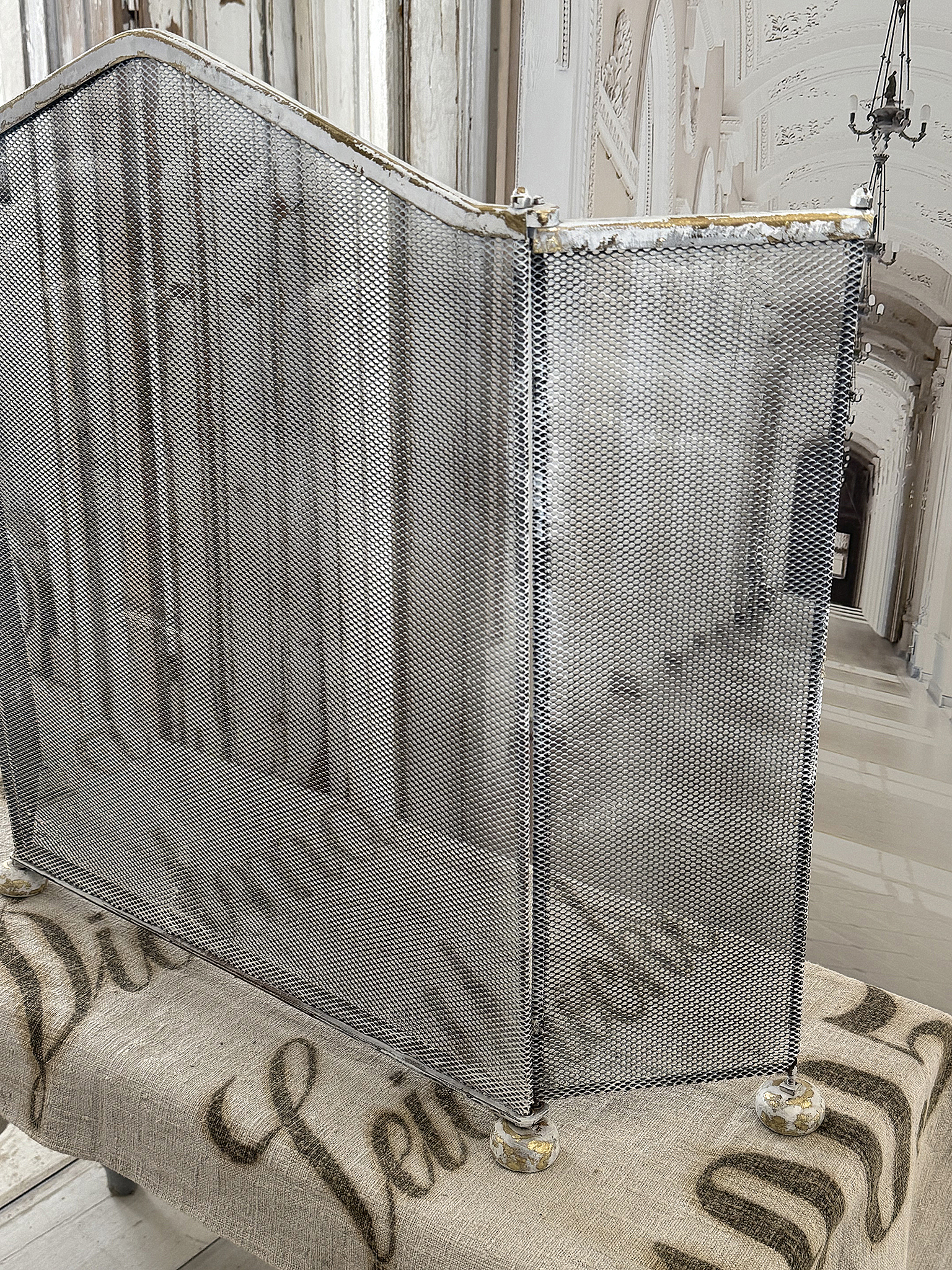 Antiker Kaminschutz aus Eisen und Messing im Shabby Chic***