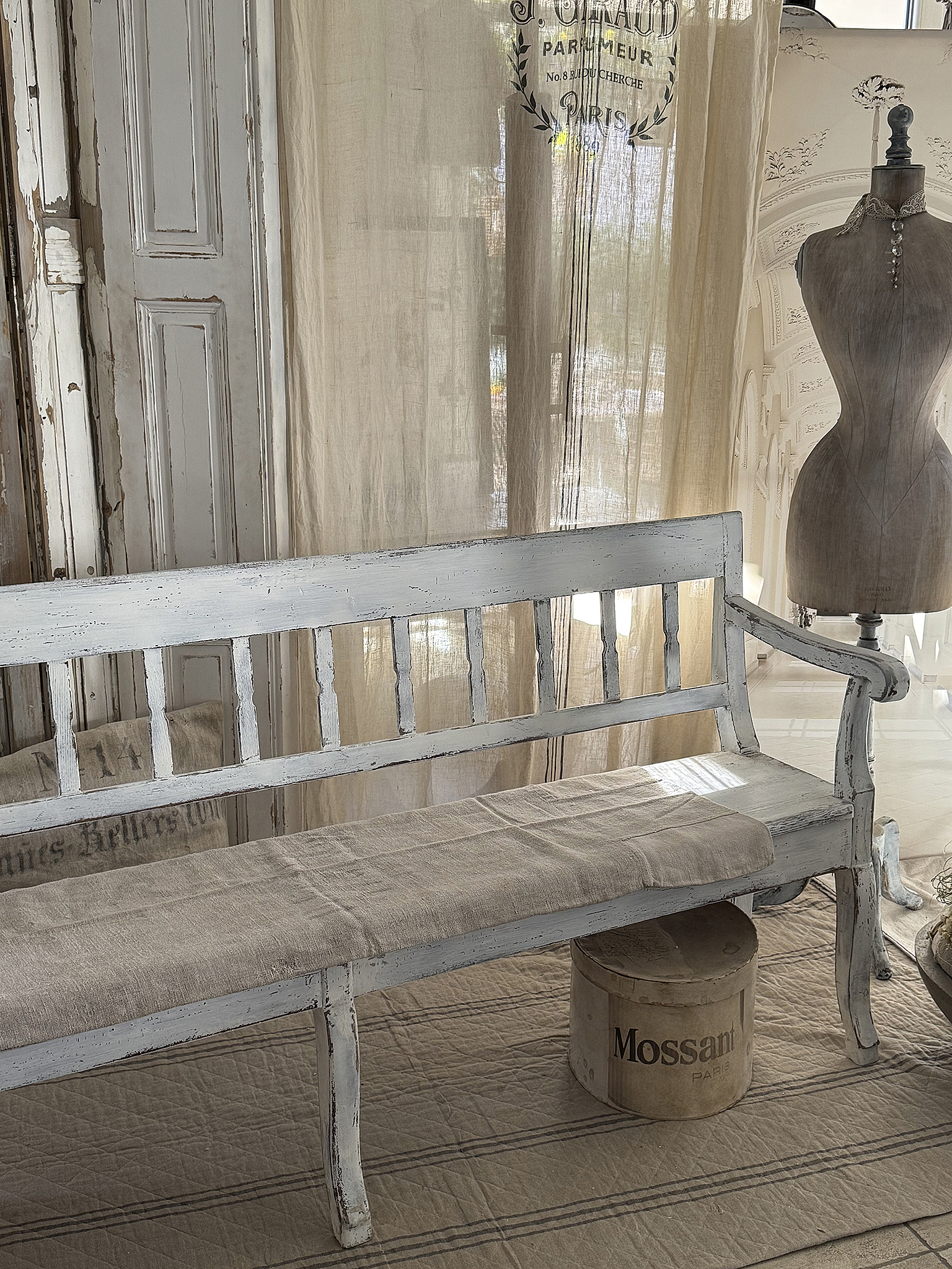 Antike, lange Biedermeierbank mit Armlehnen Liebhaberstück***